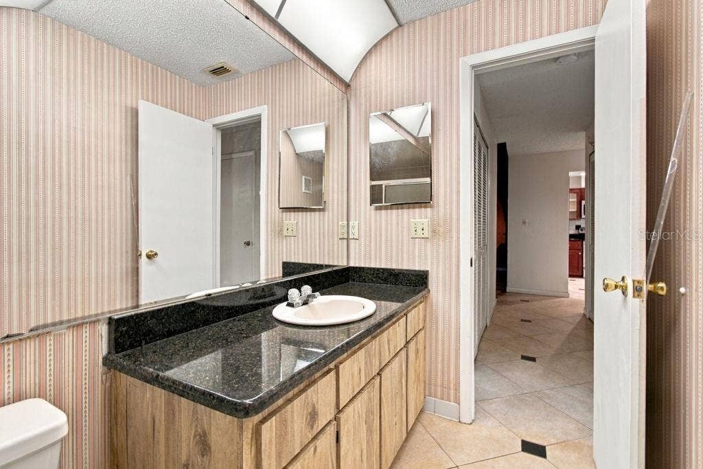 12 ESCONDIDO CIRCLE, #114, Altamonte Springs, FL 32701 Guest Bath