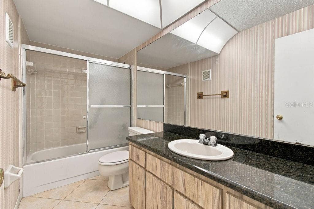 12 ESCONDIDO CIRCLE, #114, Altamonte Springs, FL 32701 Guest Bath