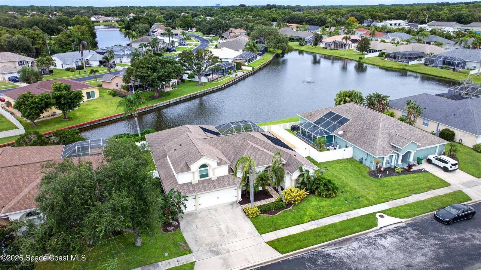 Peaceful lake views, lush neighborhood