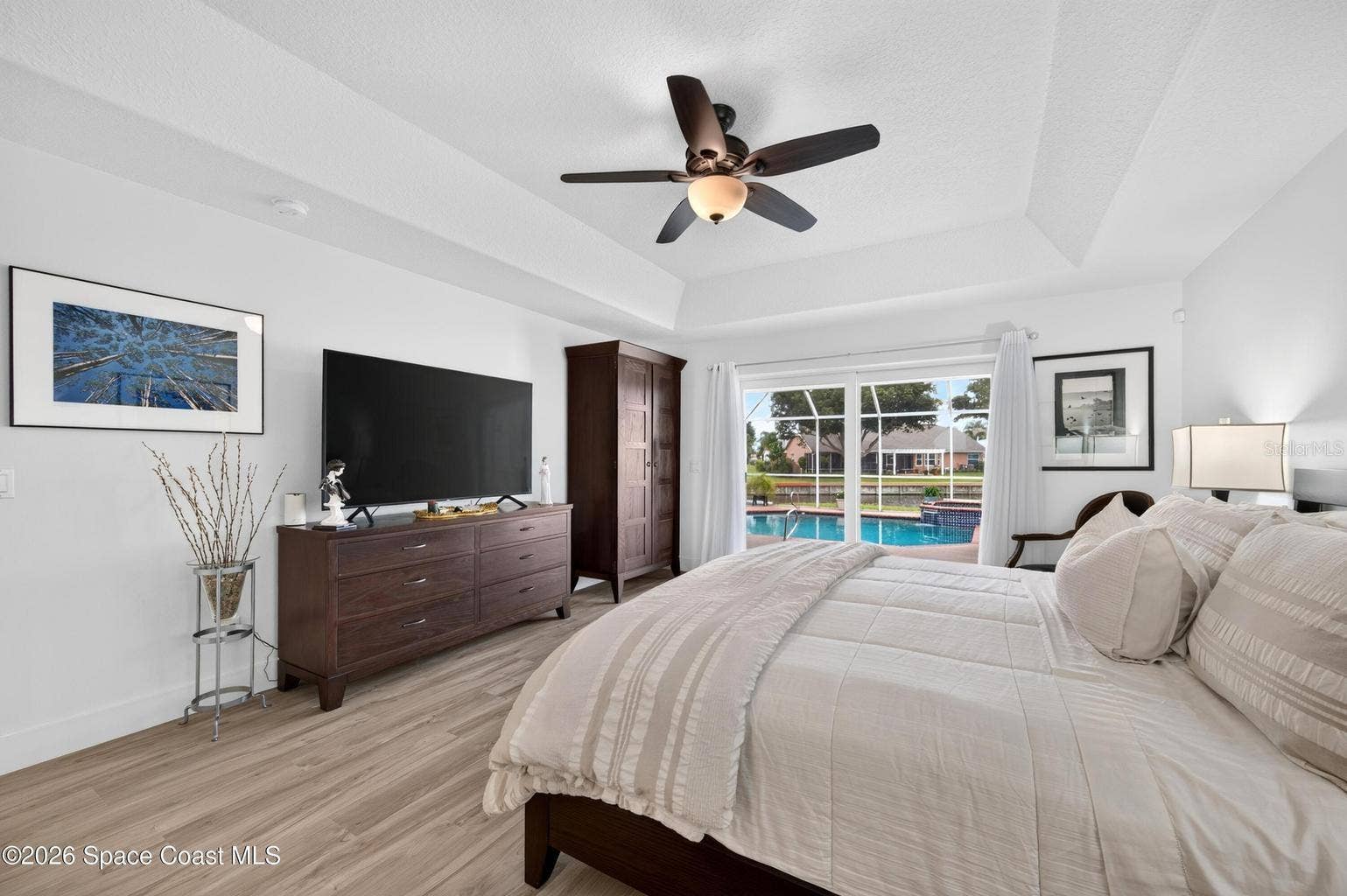 Primary suite with pool and lake views