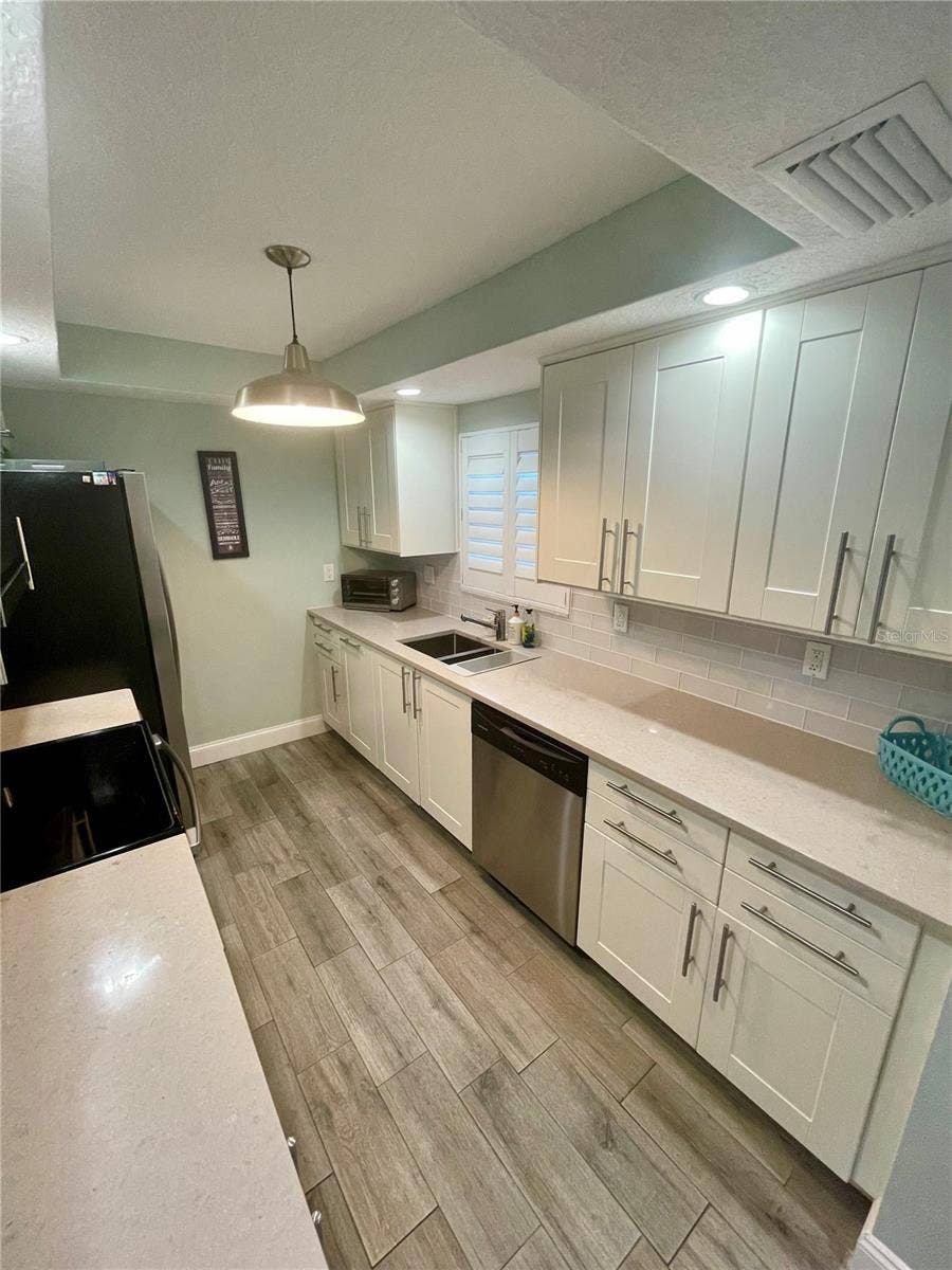 100 SILVER BEACH AVENUE, #720, Daytona Beach, FL 32118 100 SILVER BEACH AVENUE, #720, Daytona Beach, FL 32118