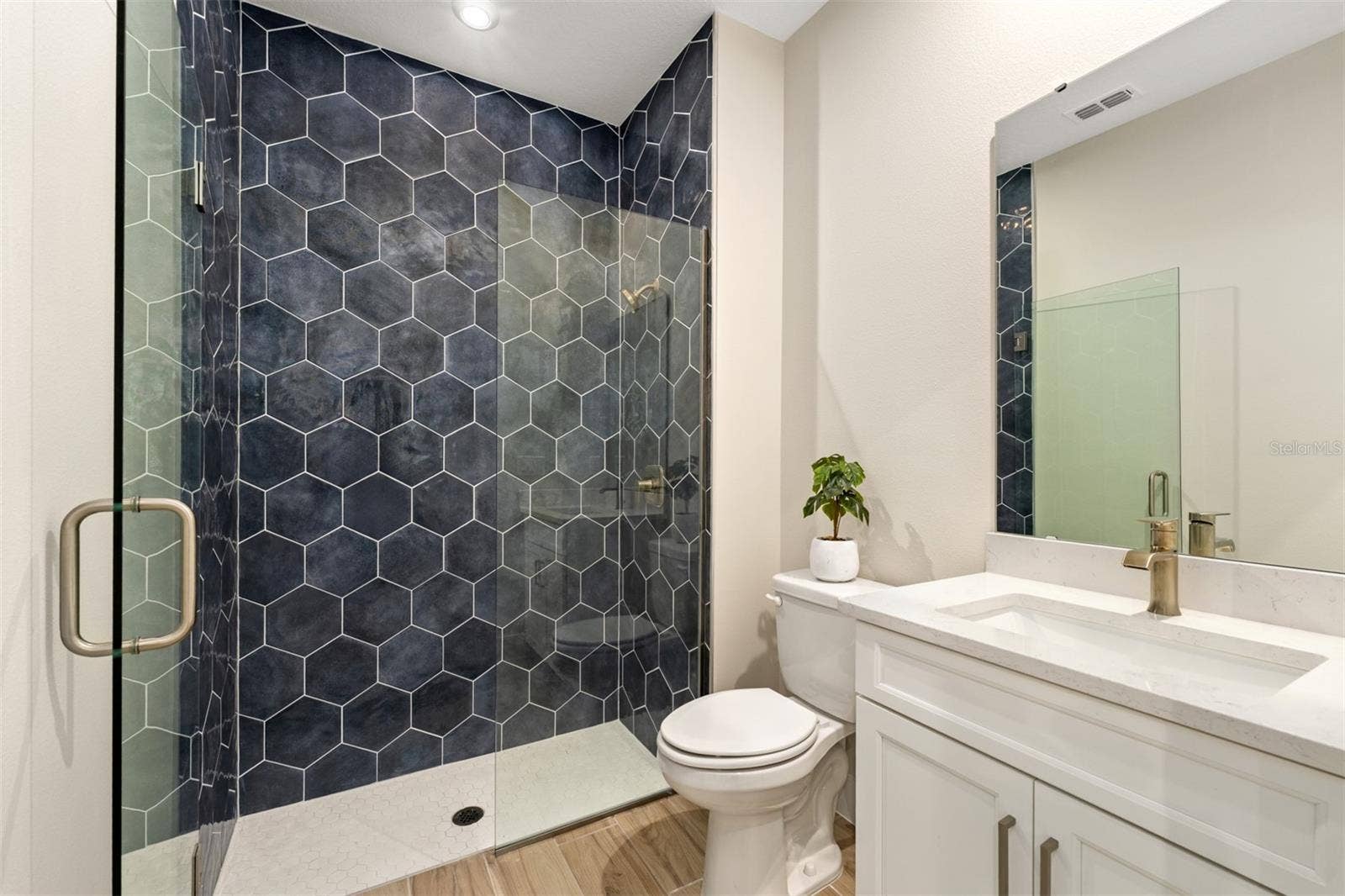 Meridian Parks Honeysuckle Model Bathroom 2