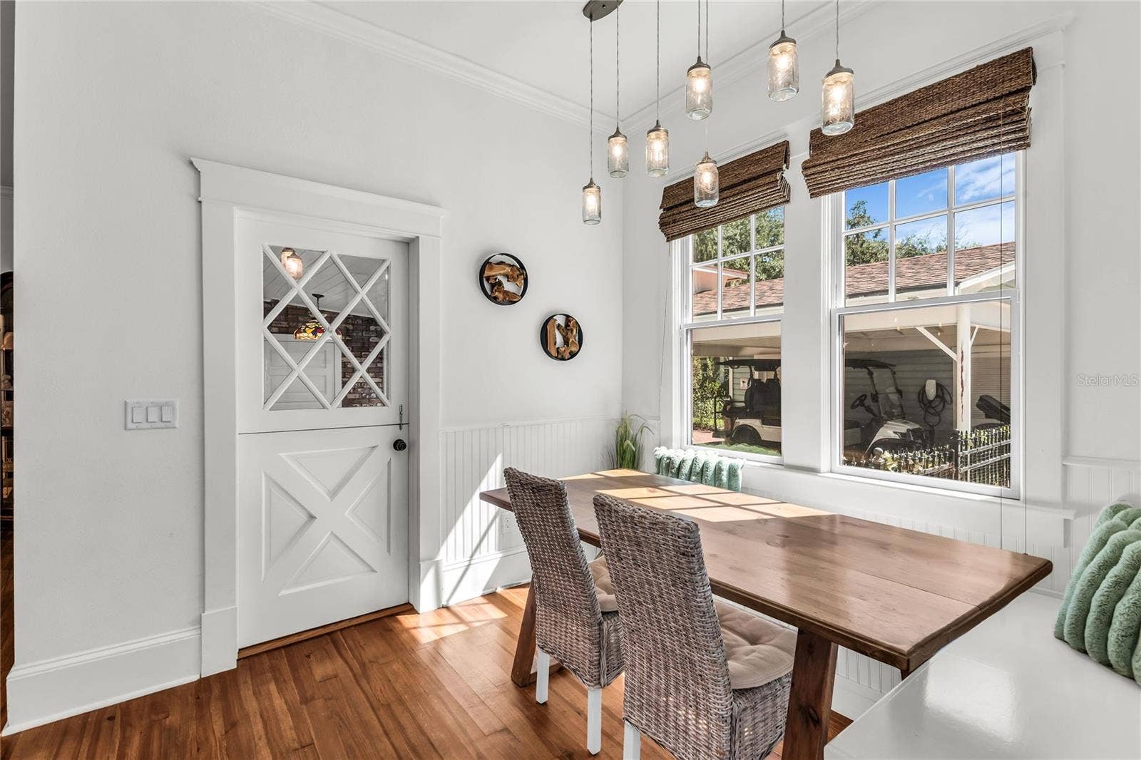 234 N LAKEVIEW AVENUE, Winter Garden, FL 34787 Bright and cozy breakfast nook with built-in seating