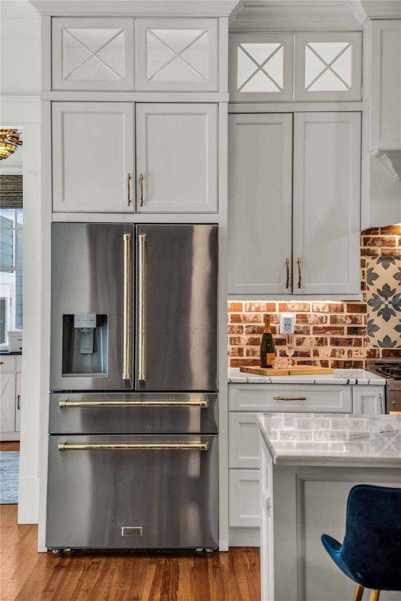 234 N LAKEVIEW AVENUE, Winter Garden, FL 34787 The chef's kitchen is a true focal point with a distinctive mix of old-world charm and modern design that combine luxury and function
