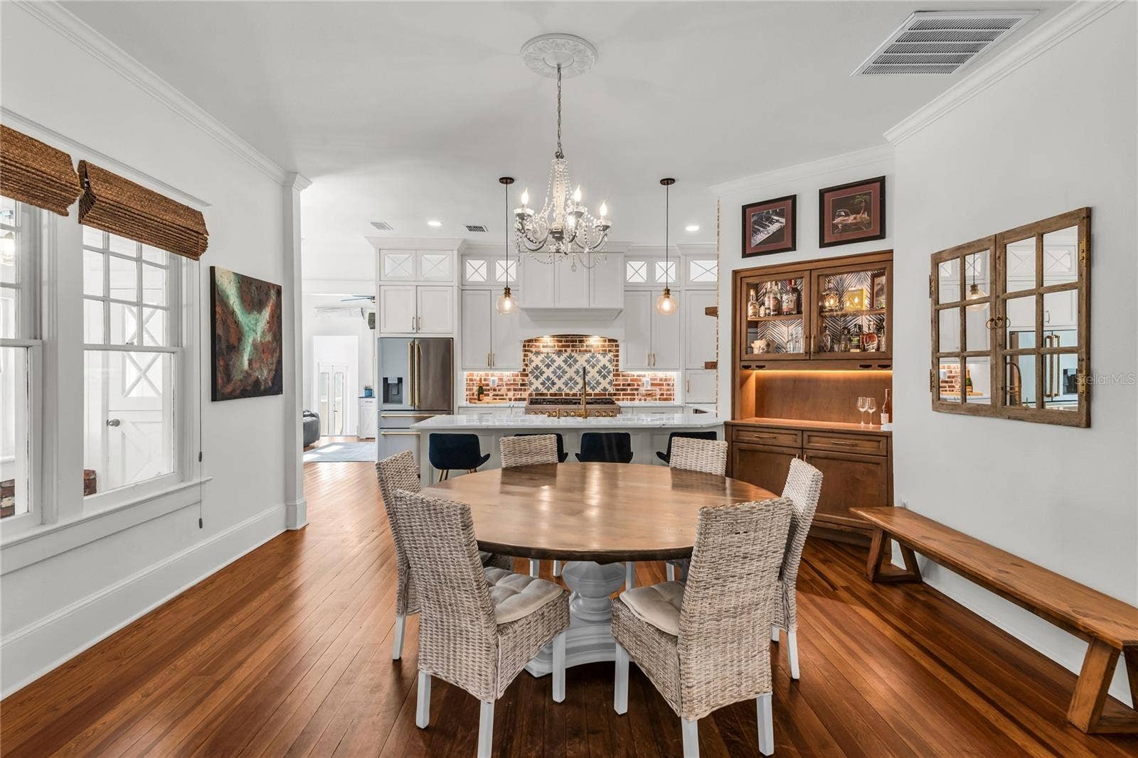 234 N LAKEVIEW AVENUE, Winter Garden, FL 34787 The Formal Dining room offers a seamless connection to the kitchen while maintaining its own distinct character. A custom built-in beverage bar serves as both a stunning focal point and dedicated space for serving coffee or refreshments.