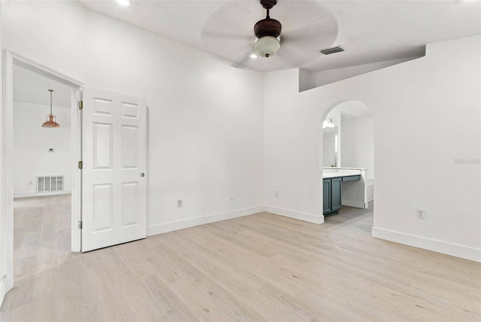 6737 WESTLAKE BOULEVARD, Orlando, FL 32810 6737 WESTLAKE BOULEVARD, Orlando, FL 32810