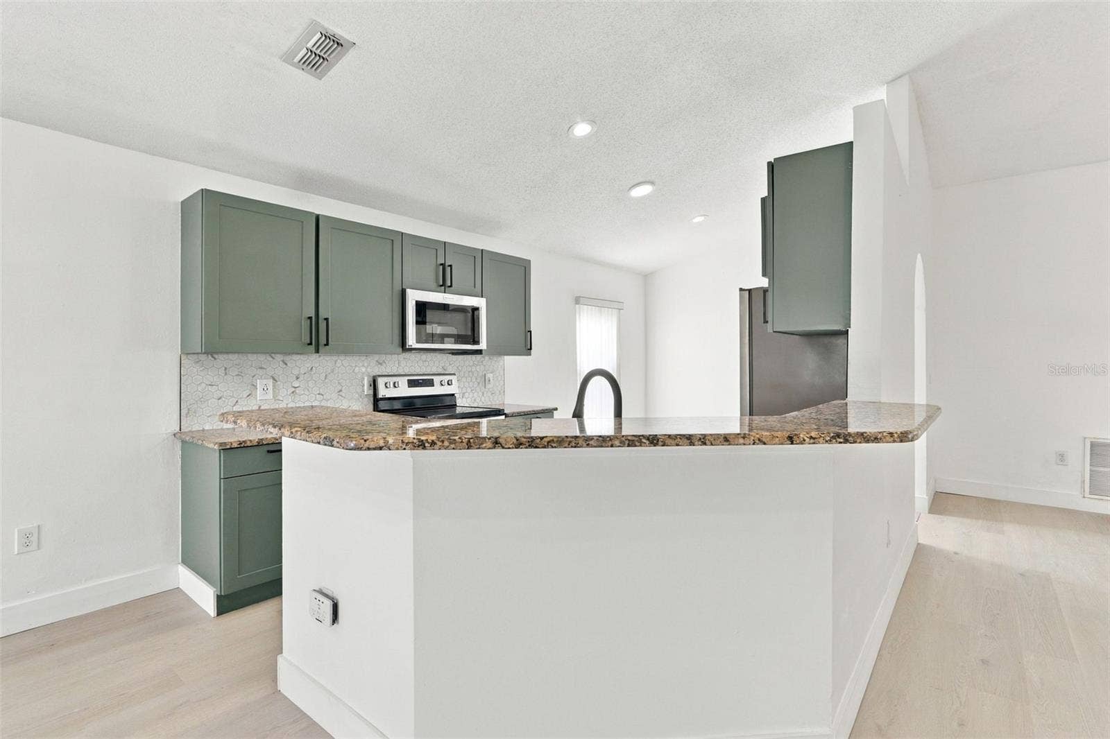 6737 WESTLAKE BOULEVARD, Orlando, FL 32810 6737 WESTLAKE BOULEVARD, Orlando, FL 32810