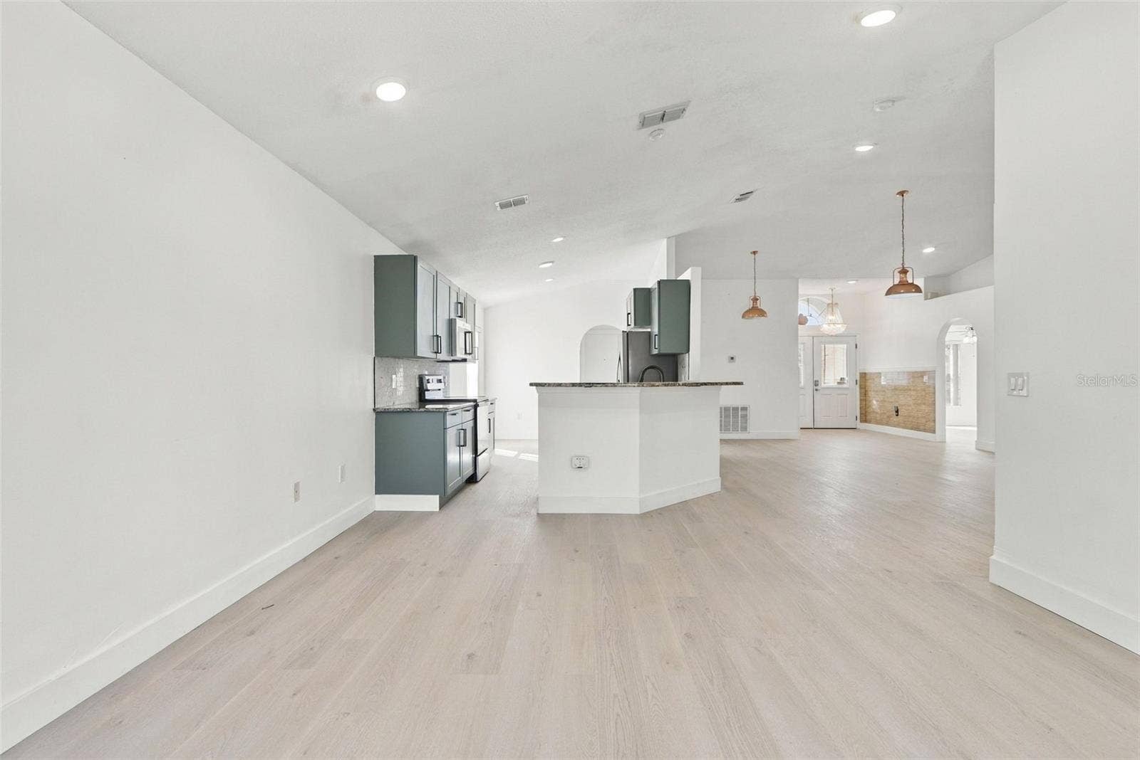 6737 WESTLAKE BOULEVARD, Orlando, FL 32810 6737 WESTLAKE BOULEVARD, Orlando, FL 32810