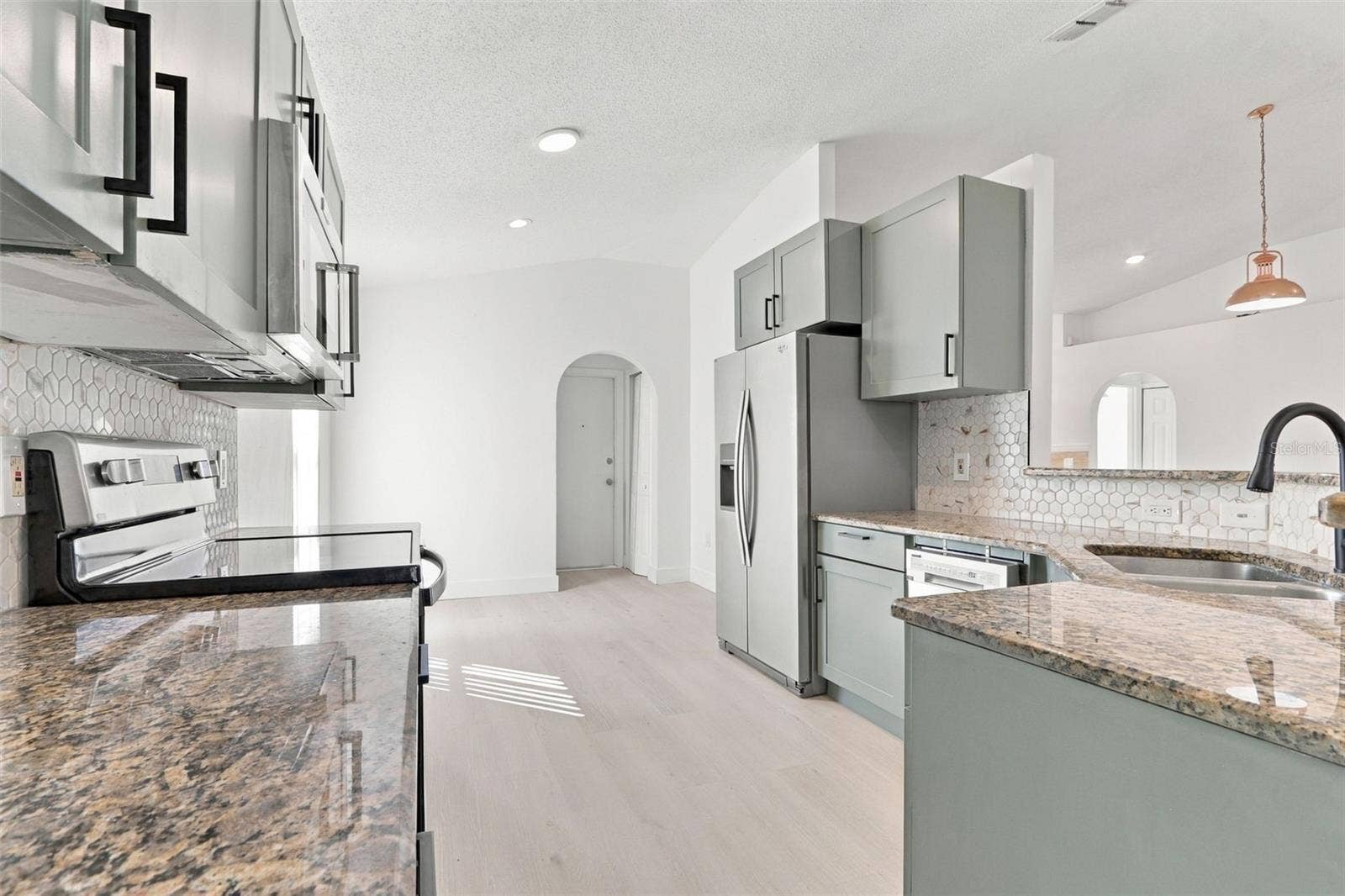 6737 WESTLAKE BOULEVARD, Orlando, FL 32810 6737 WESTLAKE BOULEVARD, Orlando, FL 32810