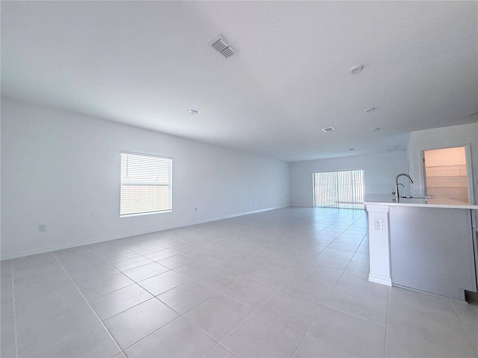 5609 COSTA BLANCA WAY, Davenport, FL 33897 5609 COSTA BLANCA WAY, Davenport, FL 33897