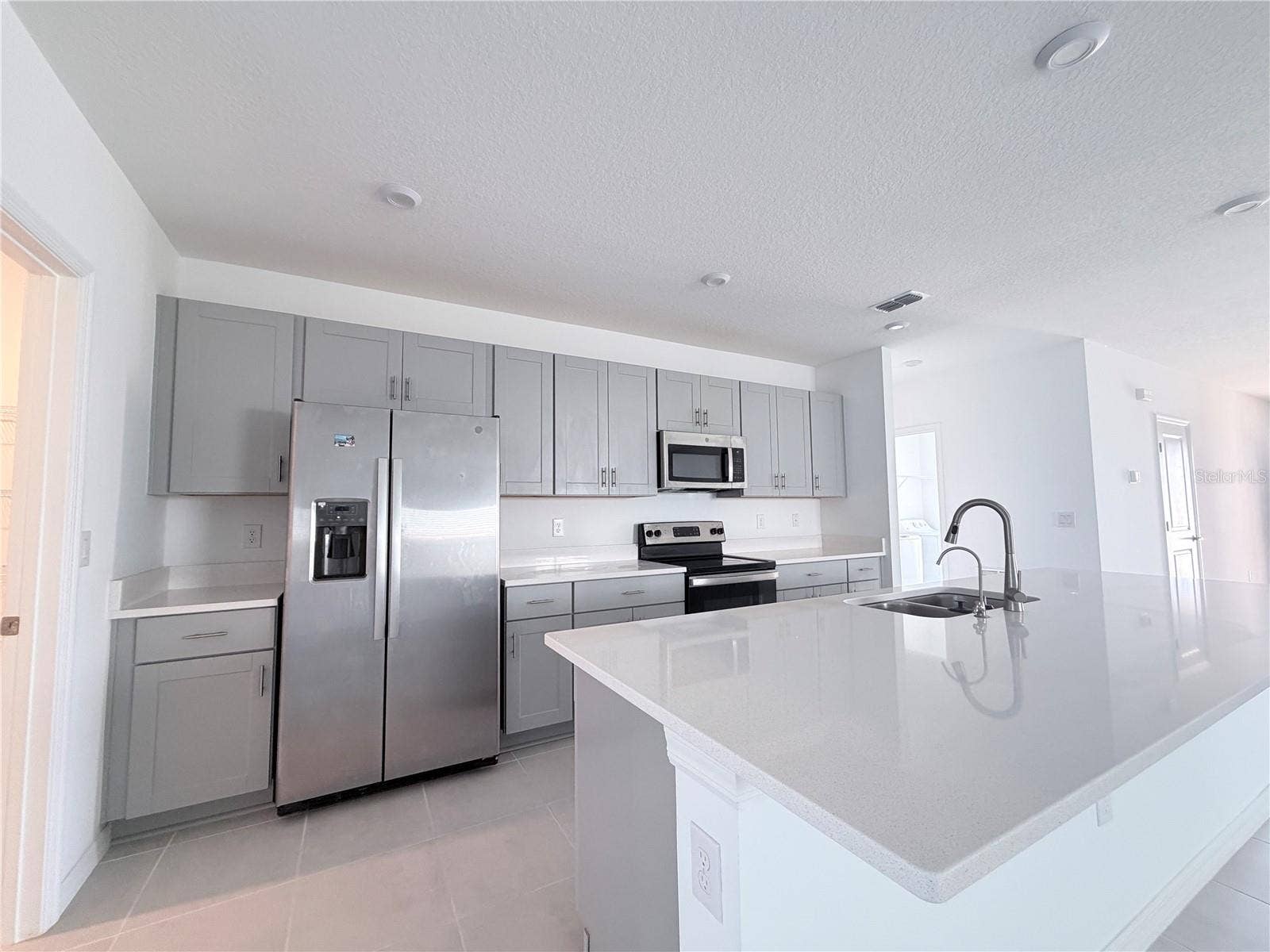5609 COSTA BLANCA WAY, Davenport, FL 33897 5609 COSTA BLANCA WAY, Davenport, FL 33897