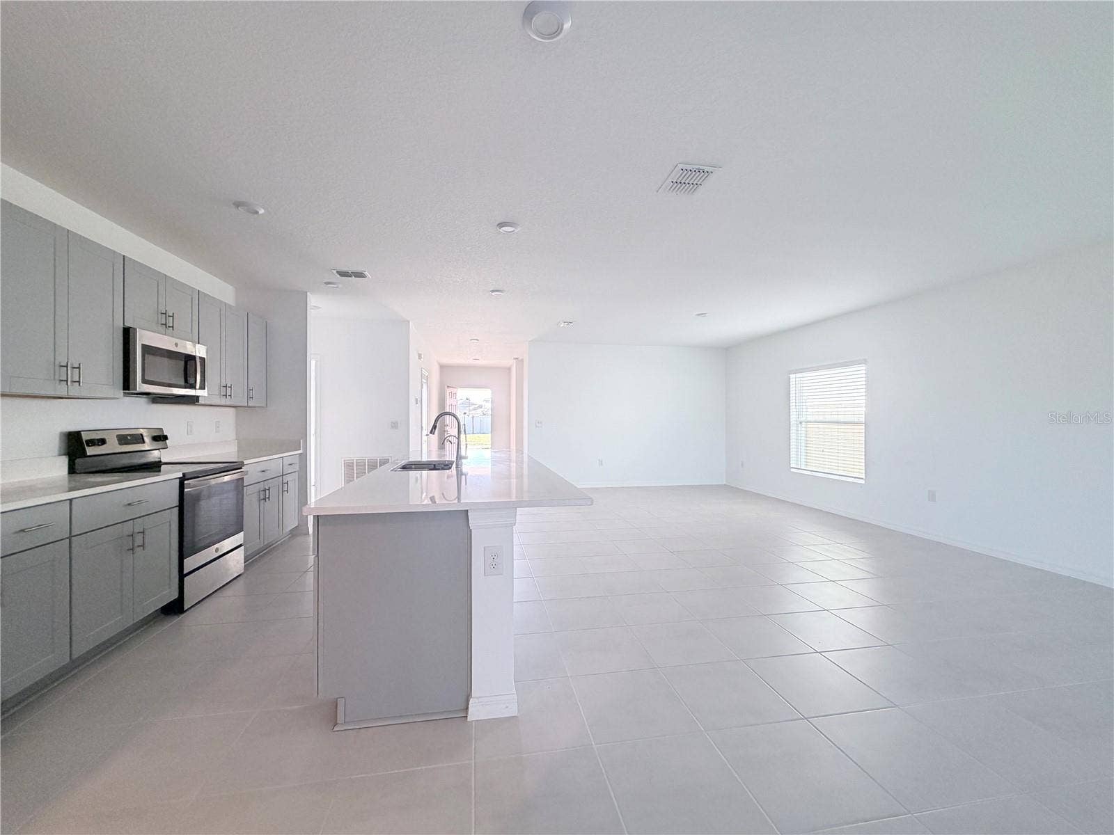 5609 COSTA BLANCA WAY, Davenport, FL 33897 5609 COSTA BLANCA WAY, Davenport, FL 33897