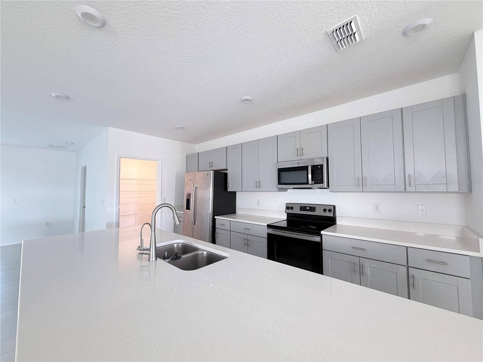 5609 COSTA BLANCA WAY, Davenport, FL 33897 5609 COSTA BLANCA WAY, Davenport, FL 33897