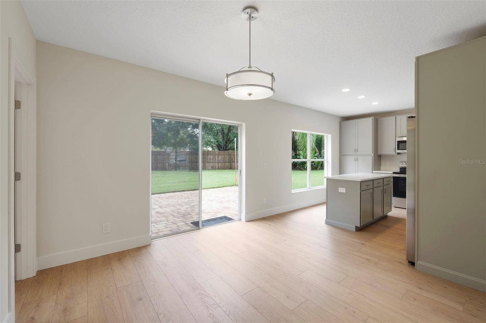 Dining room / Kitchen image 1