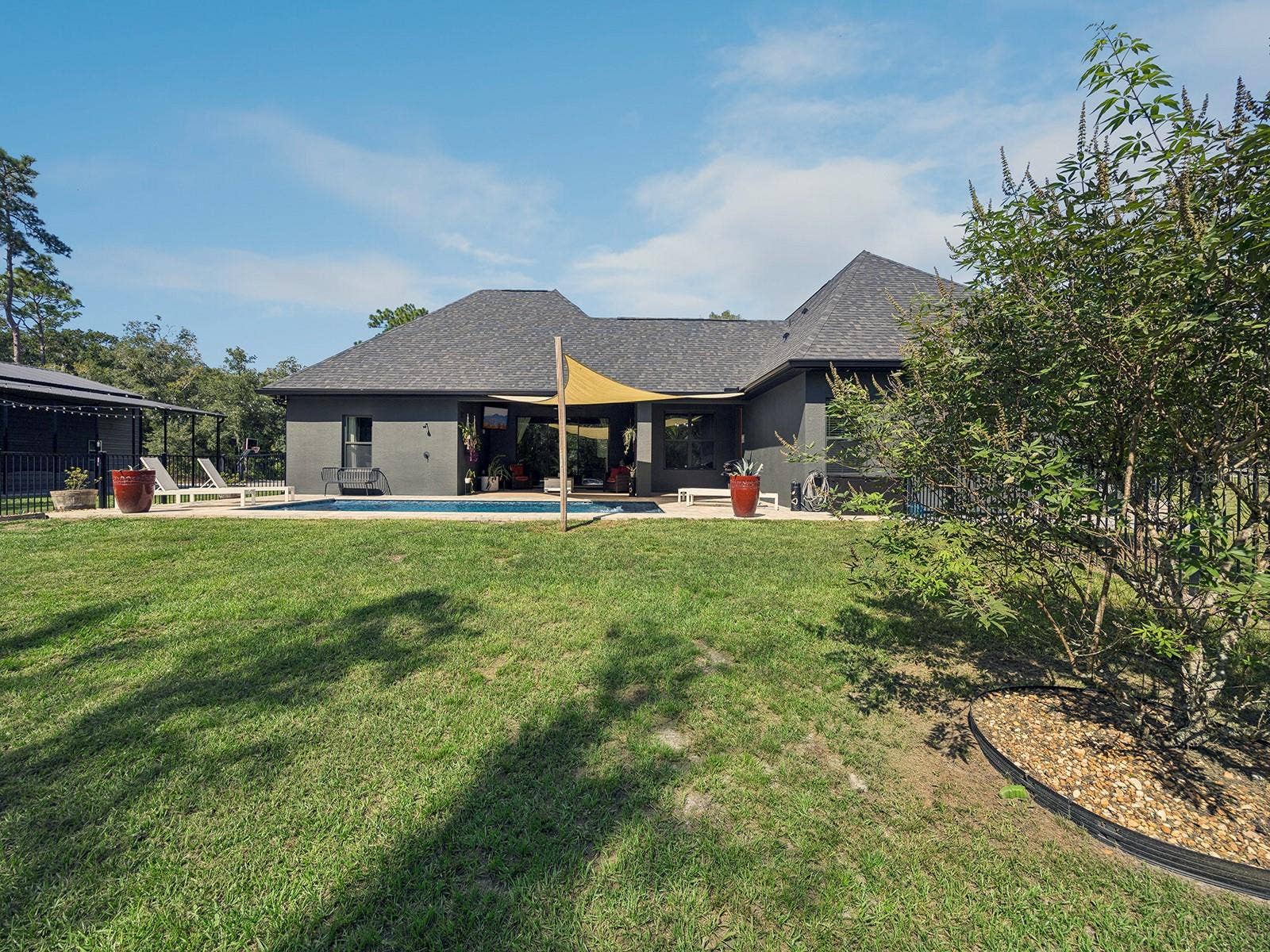 412 SNOW HILL RD, Geneva, FL 32732 Plenty of backyard space