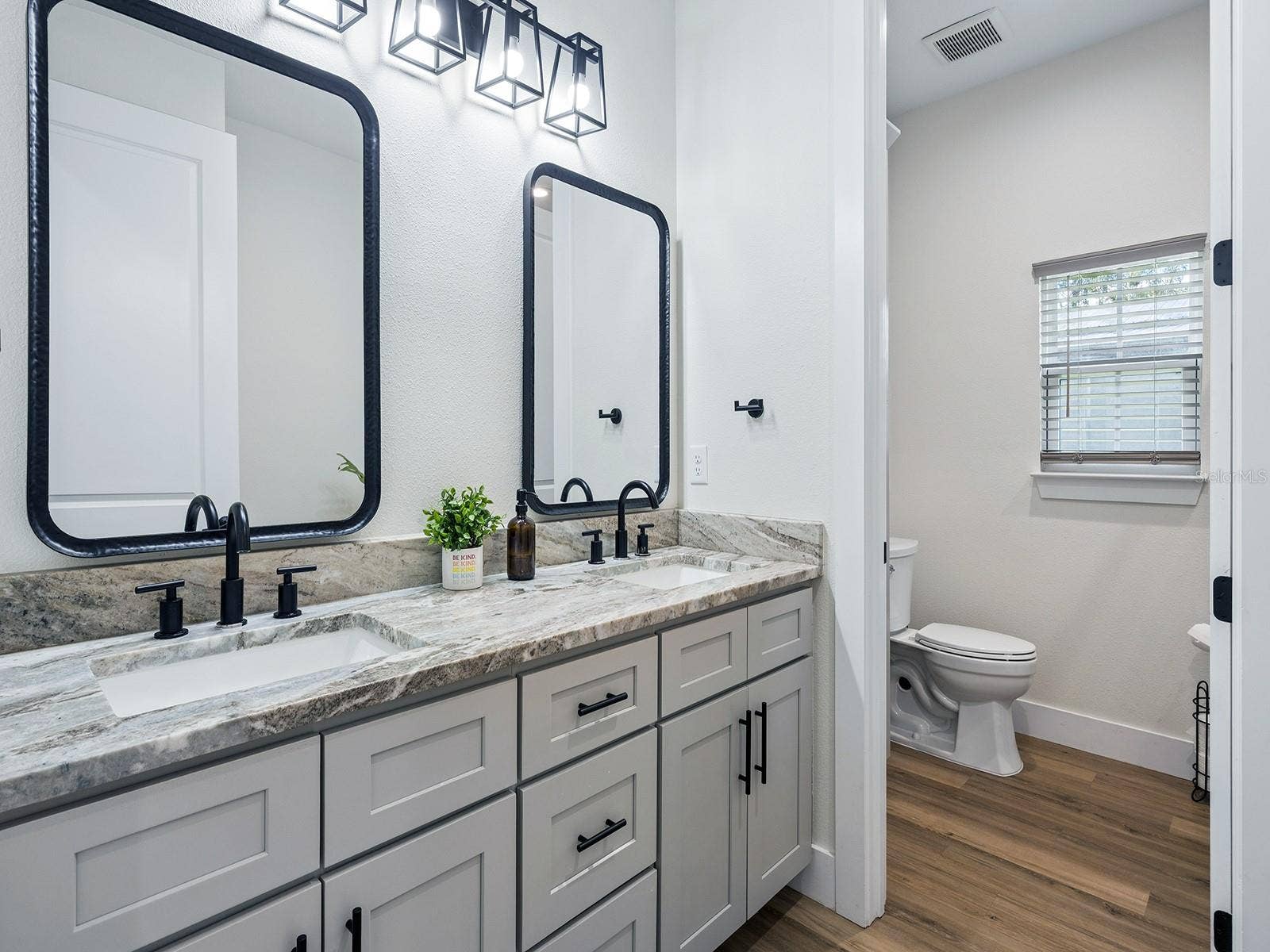 412 SNOW HILL RD, Geneva, FL 32732 Bathroom 2