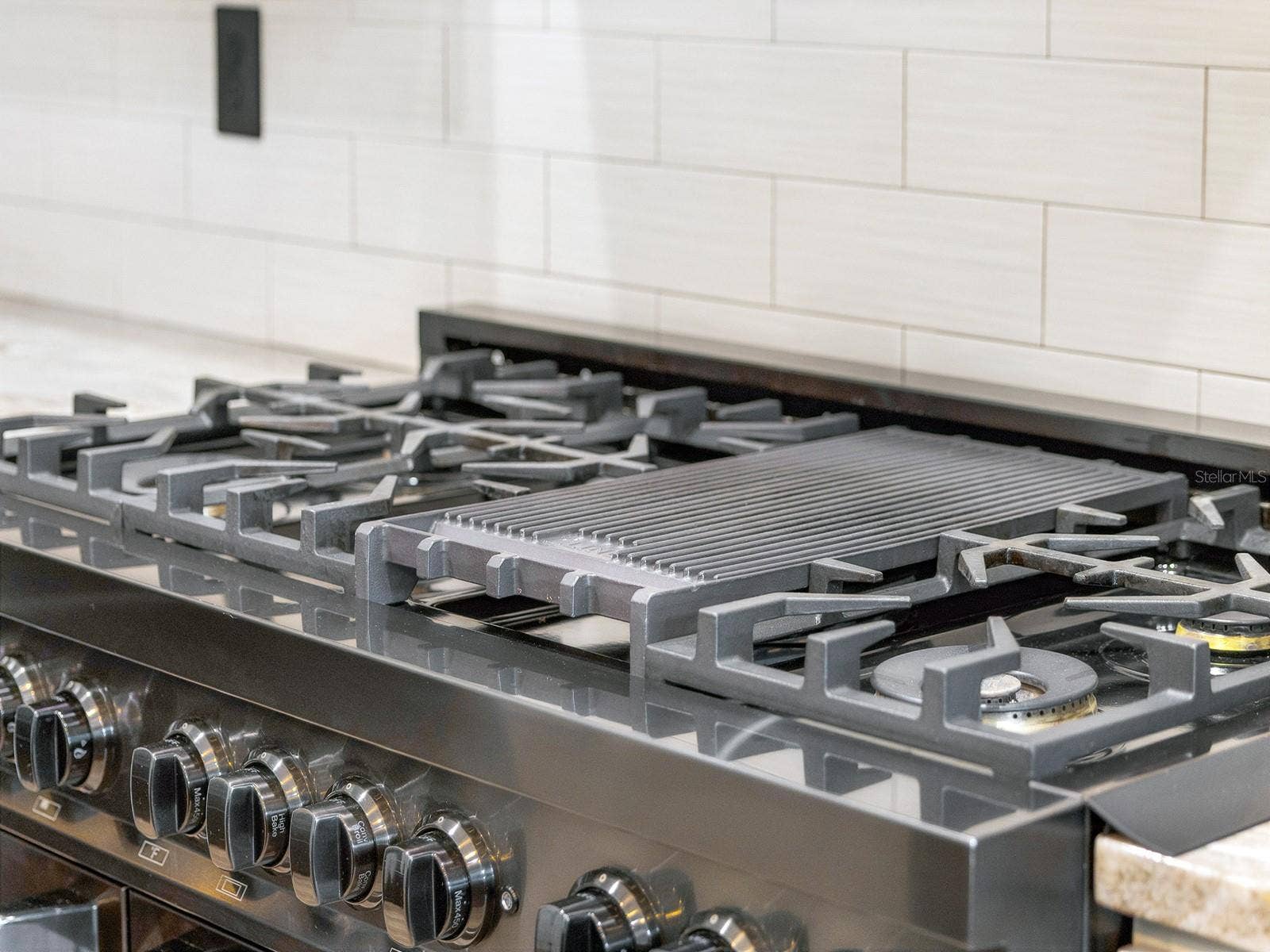 412 SNOW HILL RD, Geneva, FL 32732 Gas stove