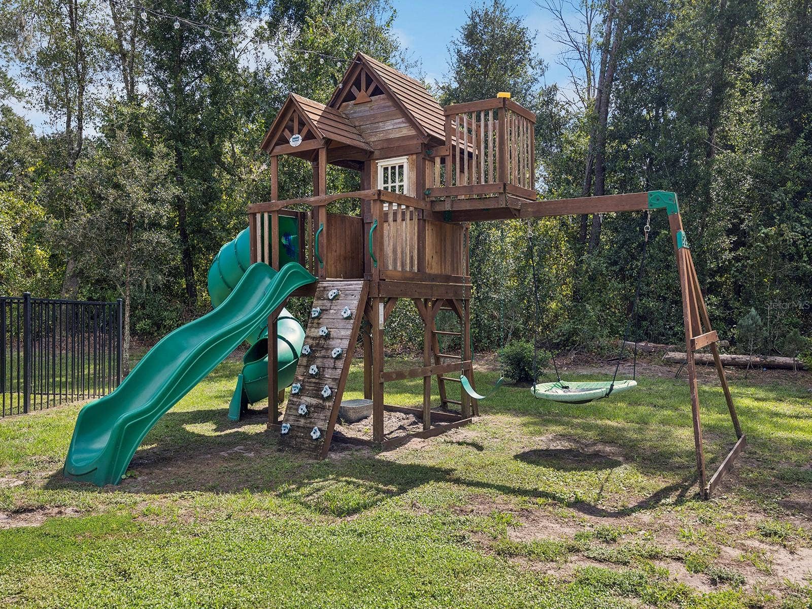 412 SNOW HILL RD, Geneva, FL 32732 Swingset conveys