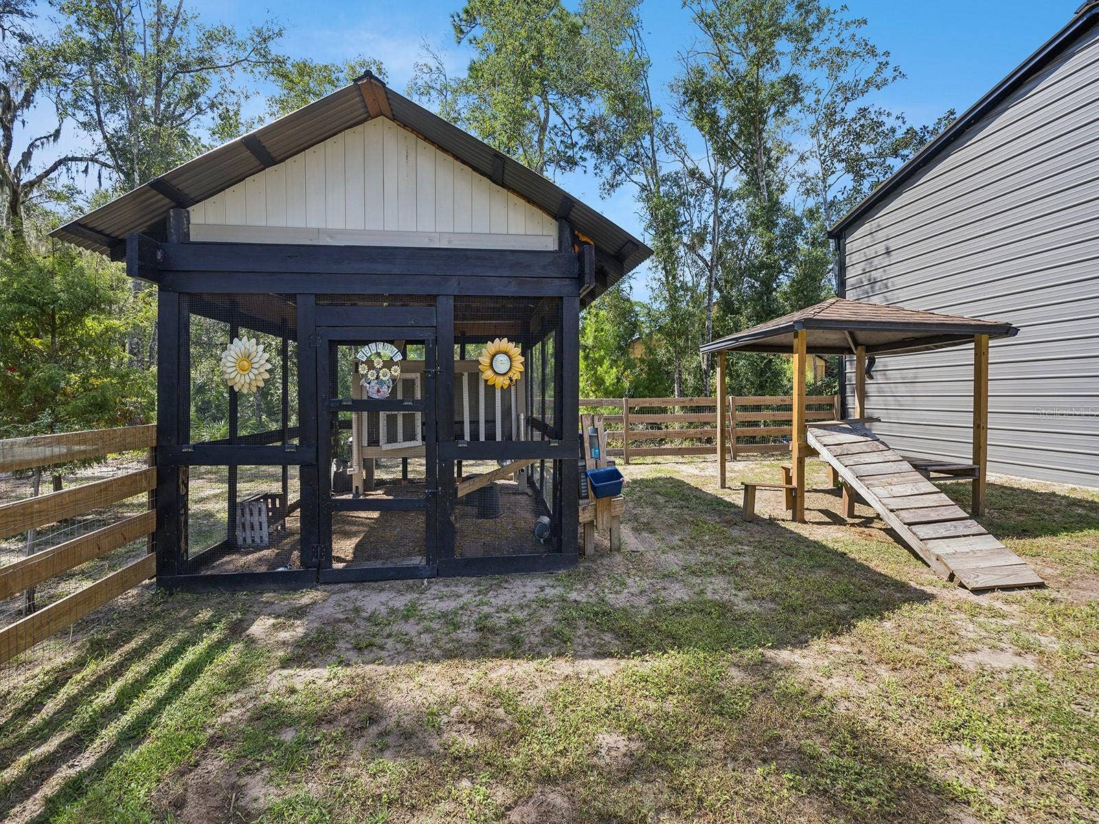 412 SNOW HILL RD, Geneva, FL 32732 Prior chicken coupe but plenty of other potentials