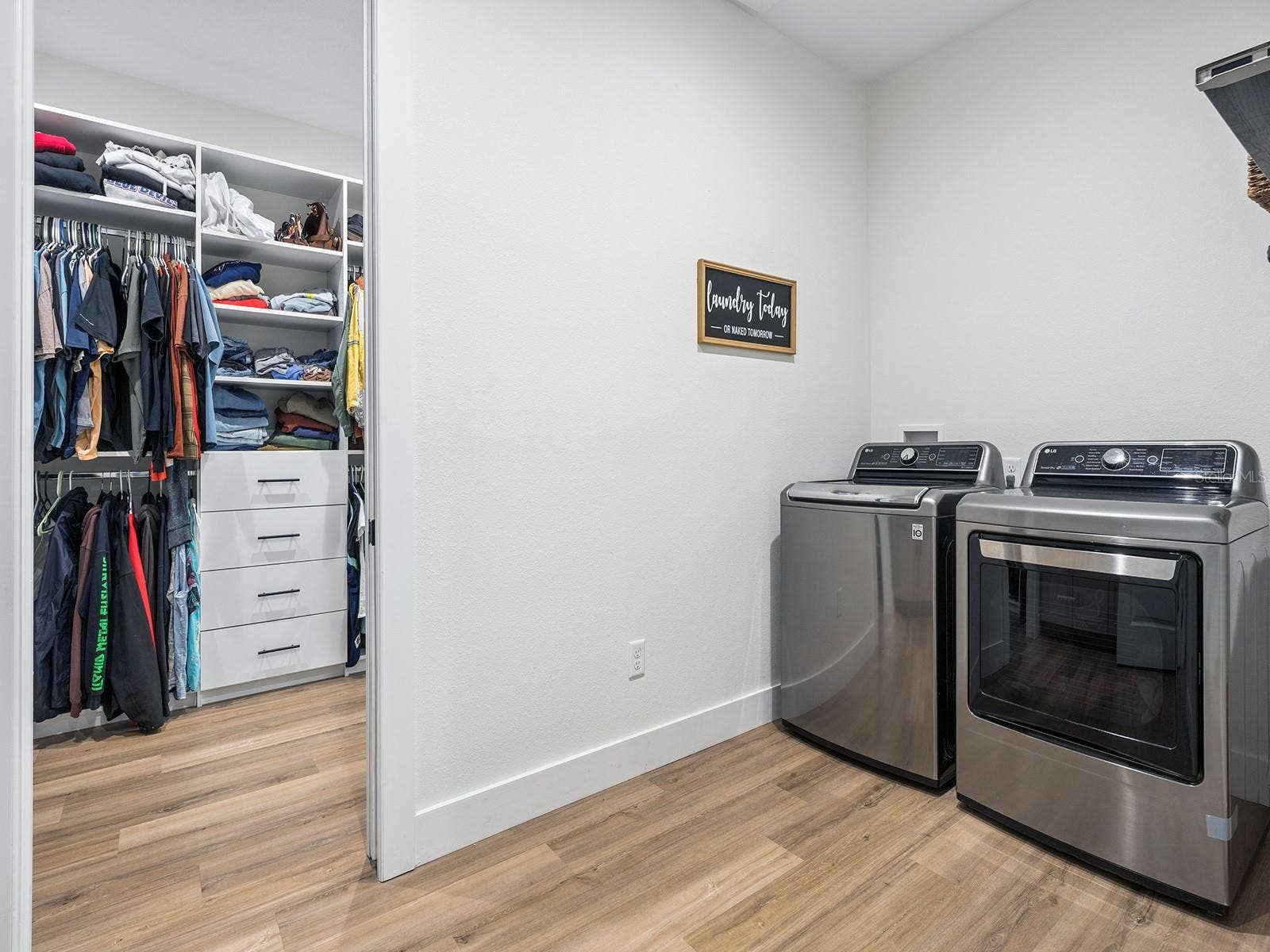 412 SNOW HILL RD, Geneva, FL 32732 Laundry room W/D convey