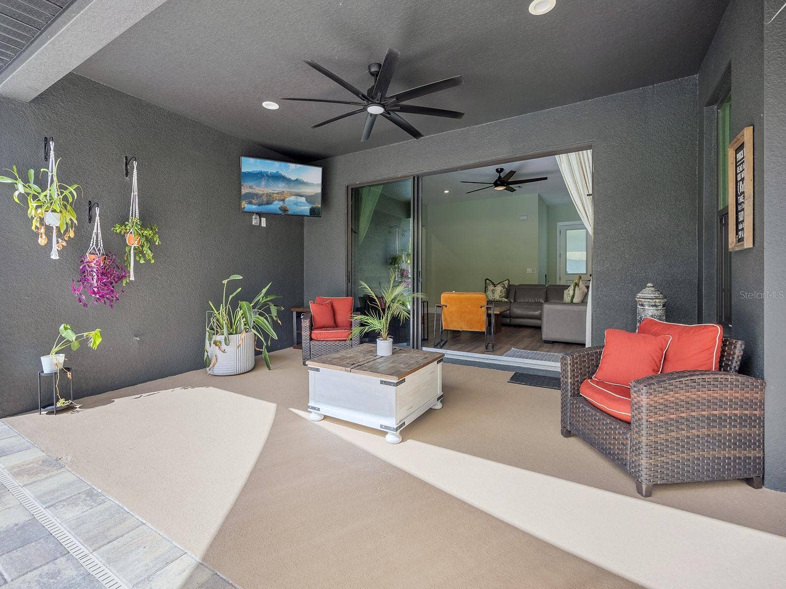 412 SNOW HILL RD, Geneva, FL 32732 Large covered lanai