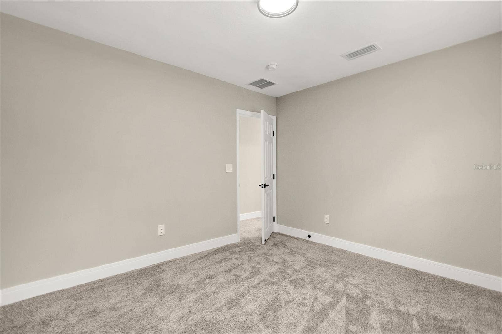 15 E LAUREL STREET, Apopka, FL 32703