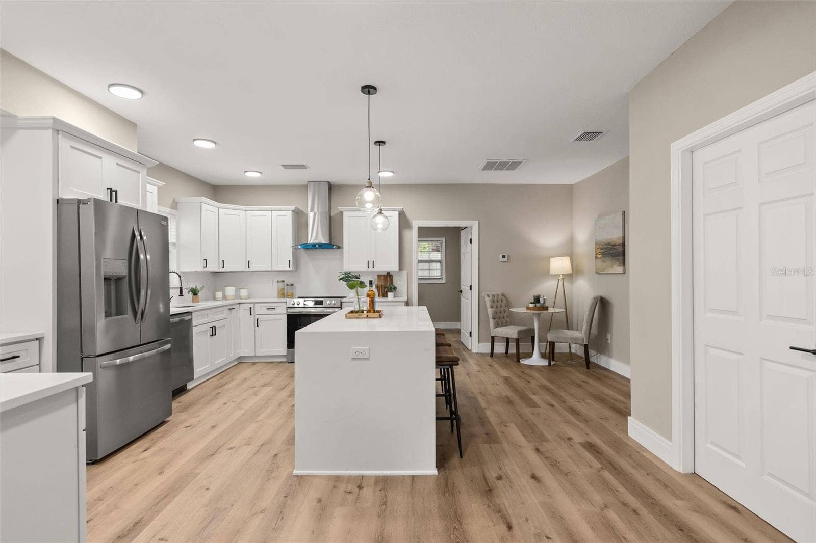 15 E LAUREL STREET, Apopka, FL 32703
