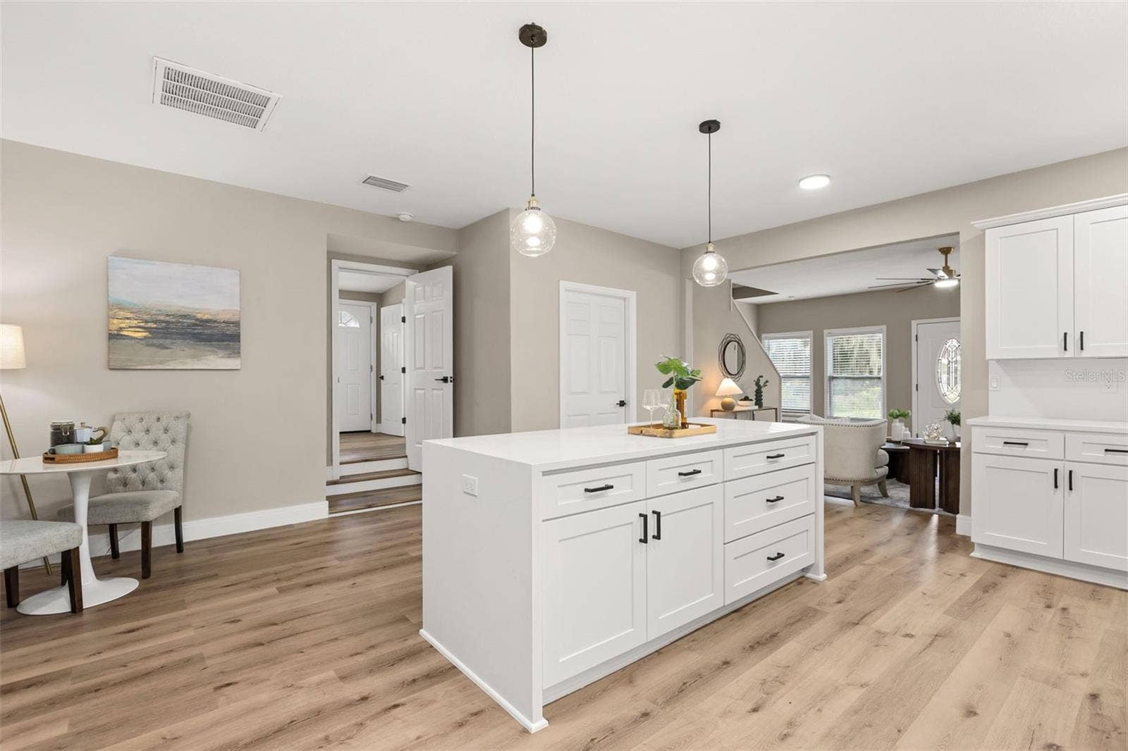 15 E LAUREL STREET, Apopka, FL 32703