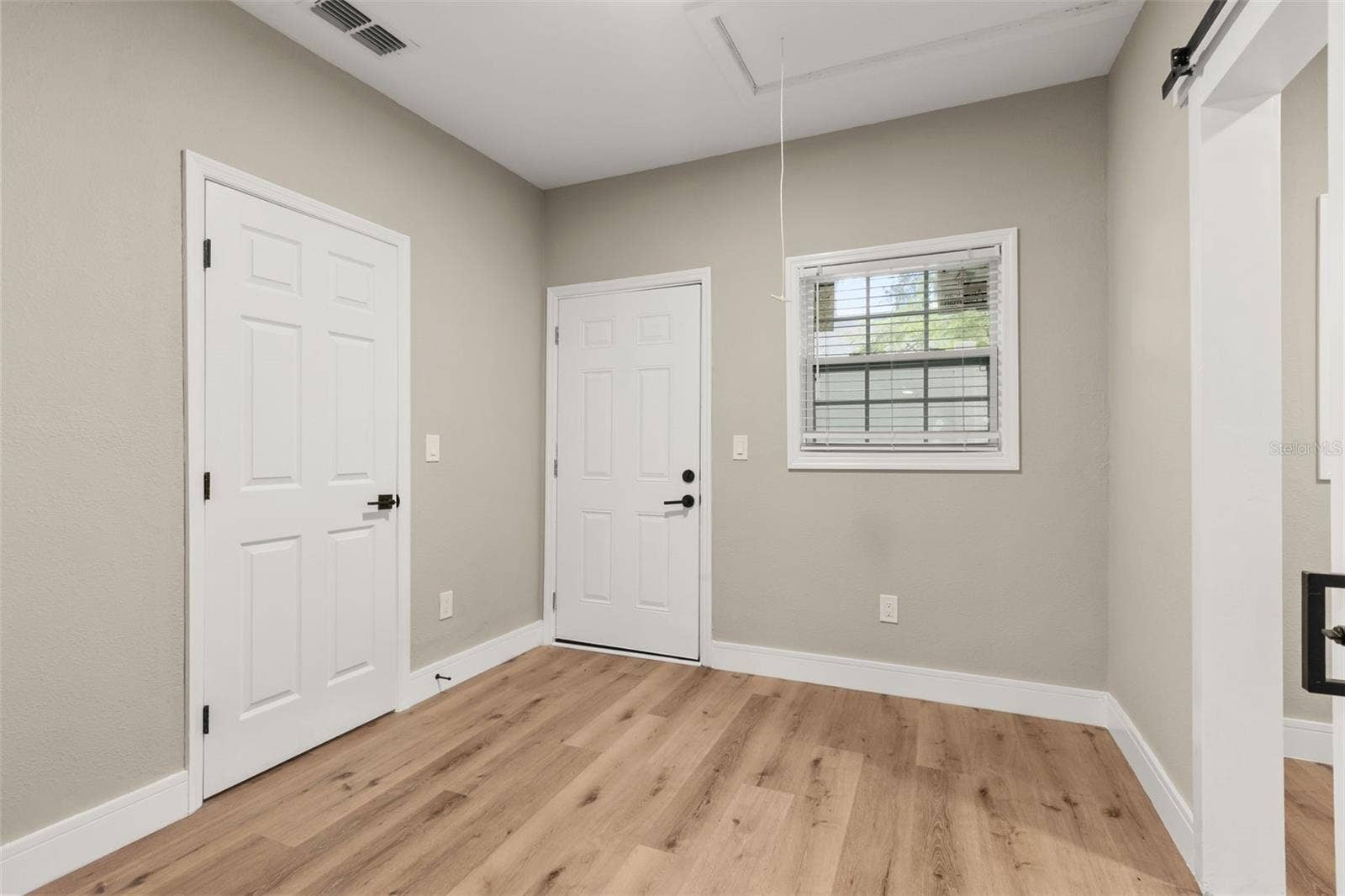 15 E LAUREL STREET, Apopka, FL 32703