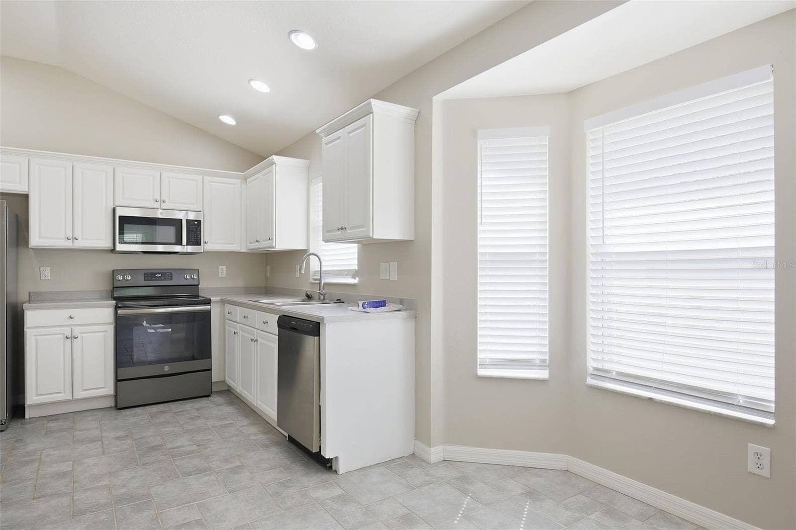 7627 BLUE SPRING DRIVE, Land O Lakes, FL 34637 7627 BLUE SPRING DRIVE, Land O Lakes, FL 34637