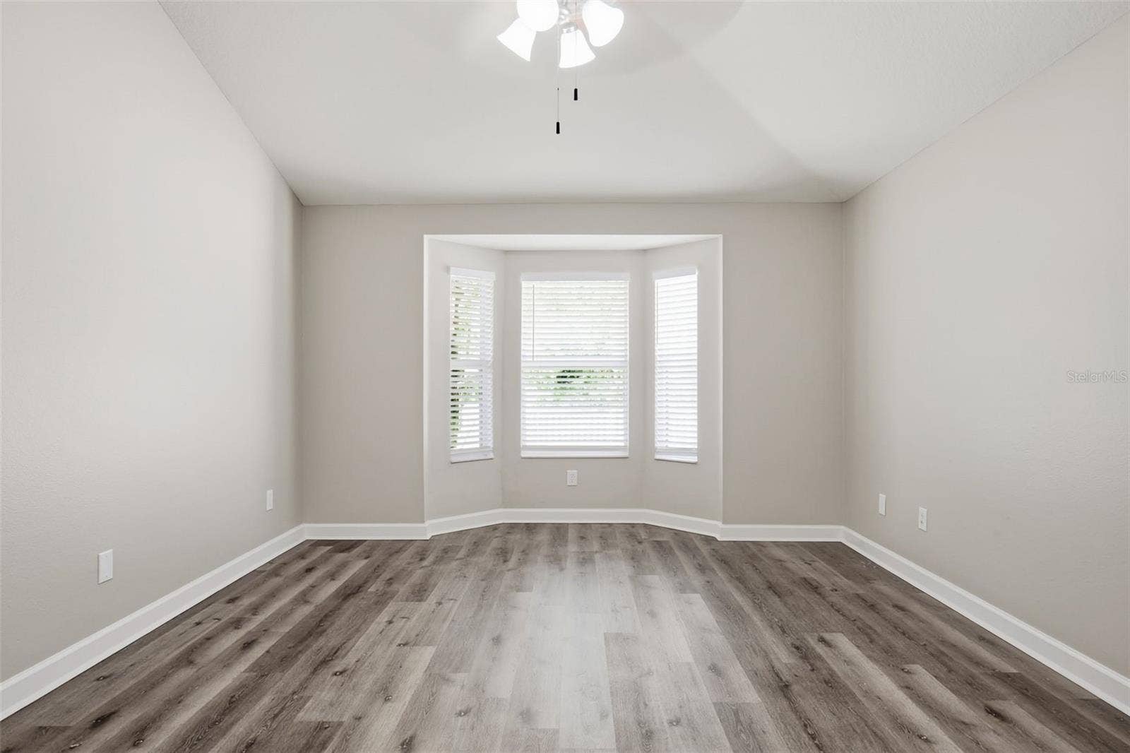 7627 BLUE SPRING DRIVE, Land O Lakes, FL 34637 7627 BLUE SPRING DRIVE, Land O Lakes, FL 34637