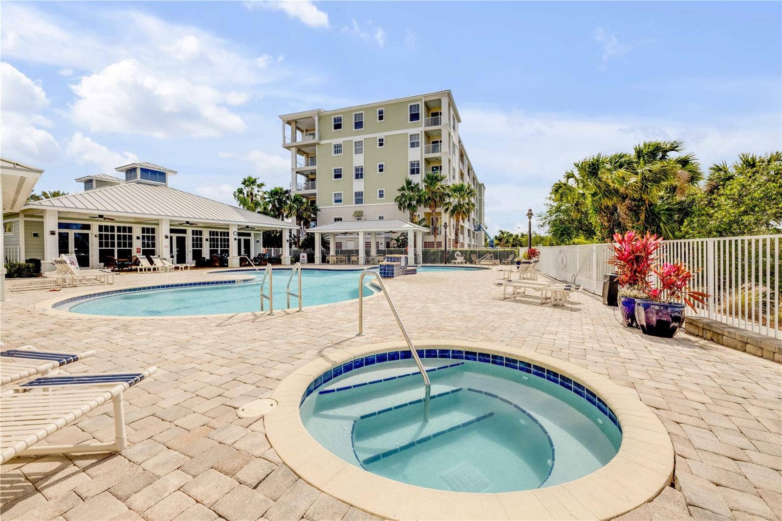 1 RIVERWALK DRIVE, #303, New Smyrna Beach, FL 32169 hot tub