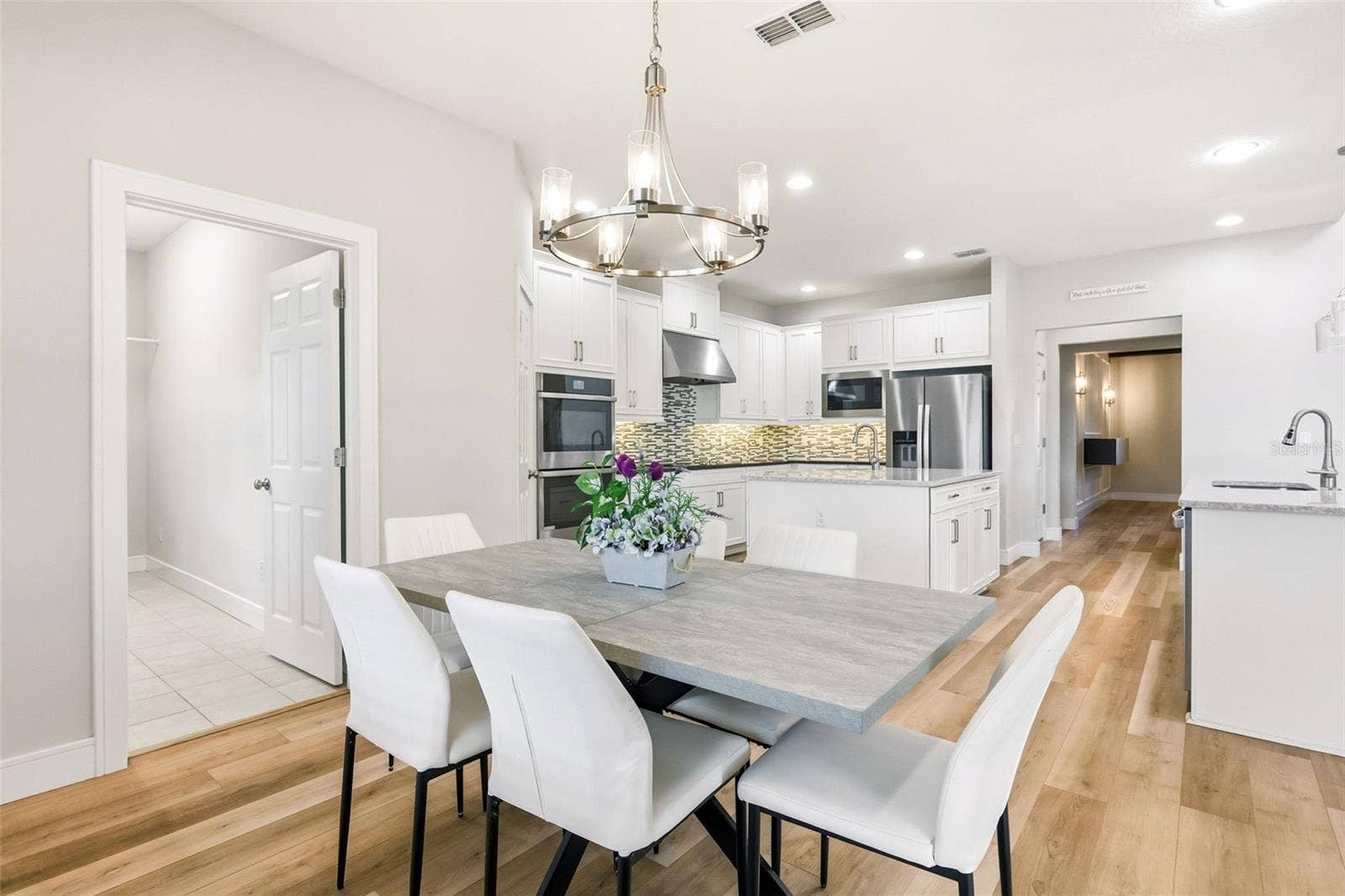 1552 MYRTLE OAKS TRAIL, Oviedo, FL 32765 Spacious area to have morning breakfast off the kitchen