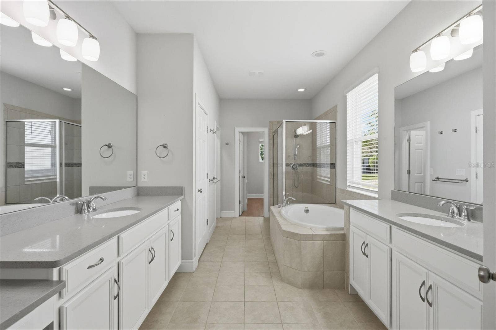1552 MYRTLE OAKS TRAIL, Oviedo, FL 32765 Primary bathroom features two vanities, 2 walk-in closets, garden tub and large shower