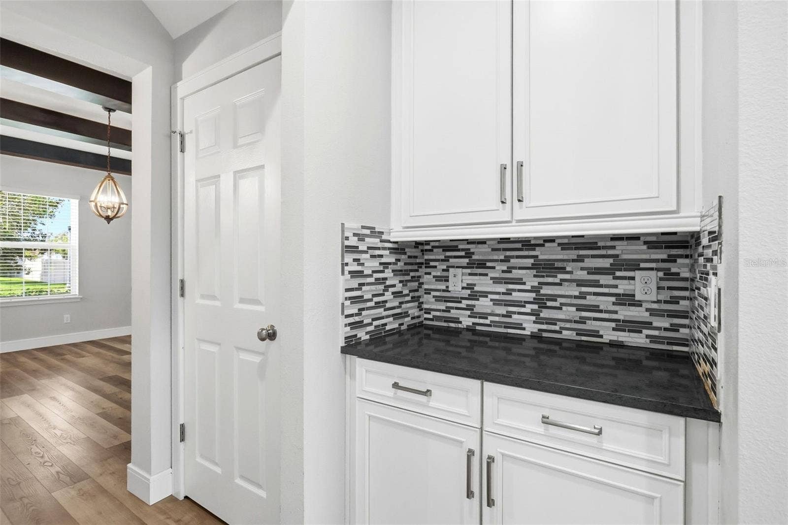 1552 MYRTLE OAKS TRAIL, Oviedo, FL 32765 Beverage station between the dining room and kitchen