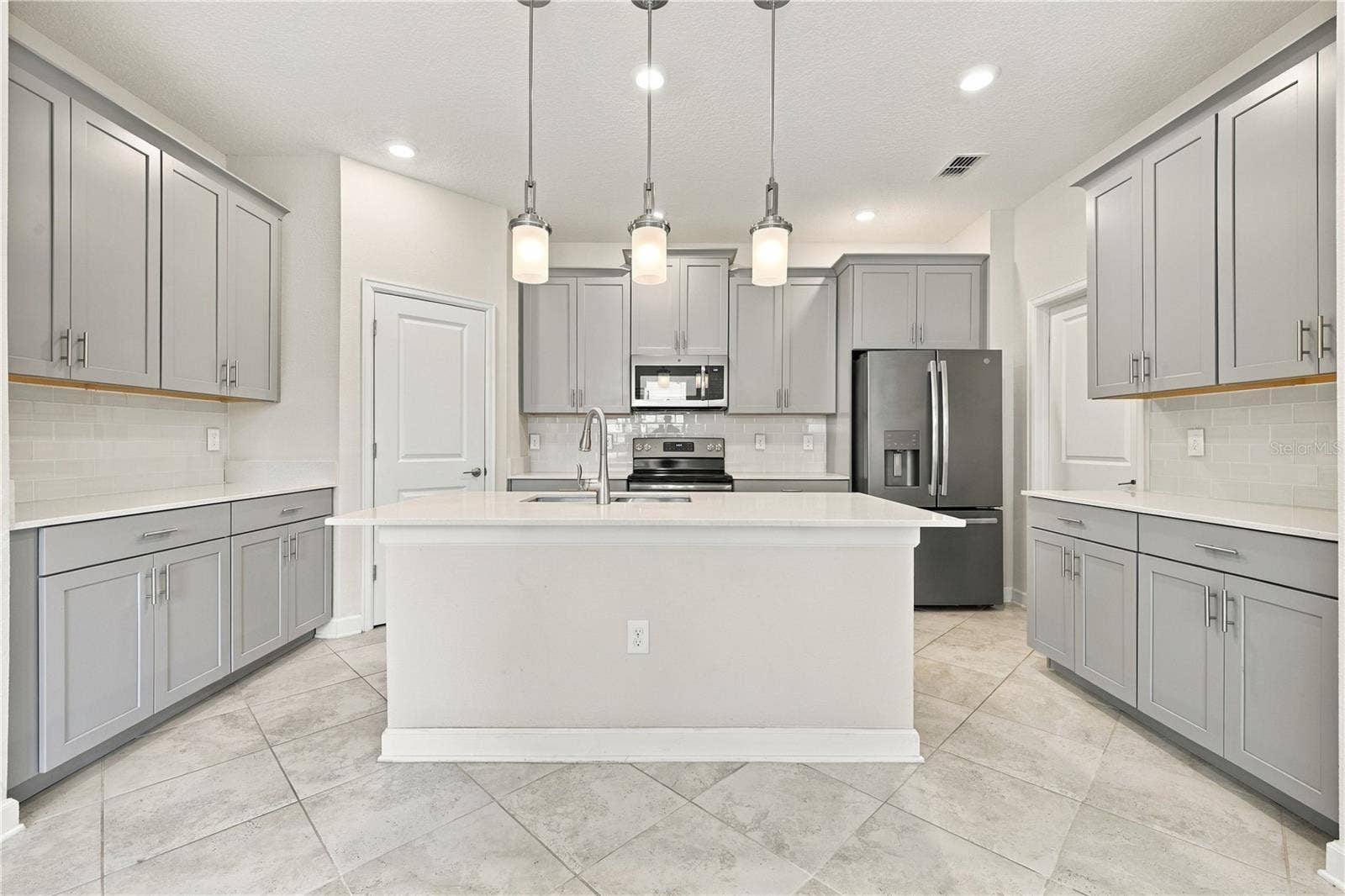 11103 SWEETGUM WOODS DRIVE, Orlando, FL 32832 11103 SWEETGUM WOODS DRIVE, Orlando, FL 32832
