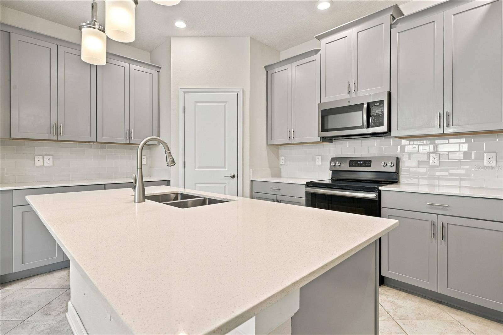 11103 SWEETGUM WOODS DRIVE, Orlando, FL 32832 11103 SWEETGUM WOODS DRIVE, Orlando, FL 32832