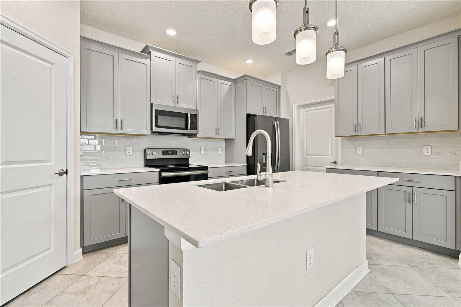 11103 SWEETGUM WOODS DRIVE, Orlando, FL 32832 11103 SWEETGUM WOODS DRIVE, Orlando, FL 32832