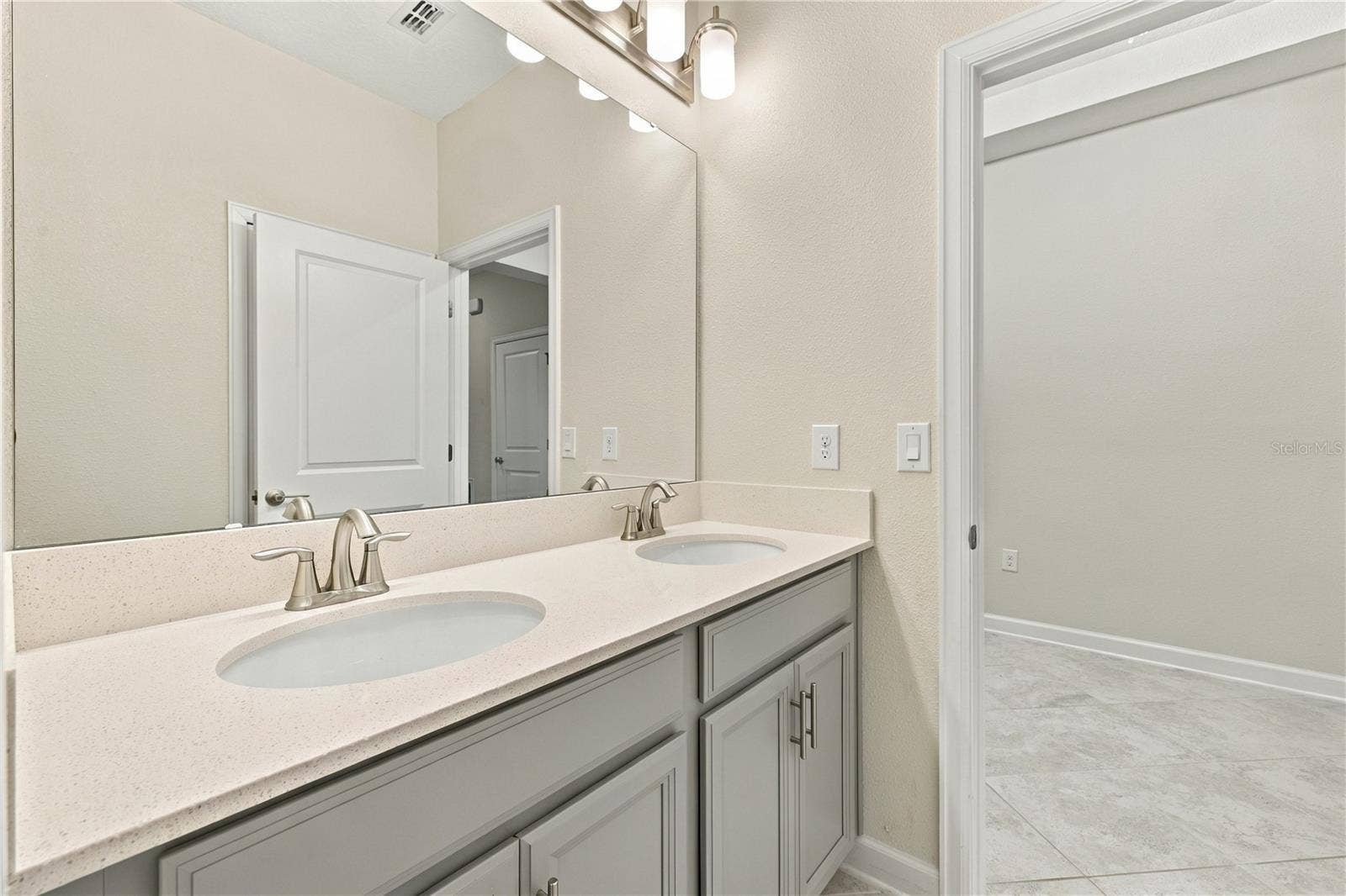 11103 SWEETGUM WOODS DRIVE, Orlando, FL 32832 11103 SWEETGUM WOODS DRIVE, Orlando, FL 32832