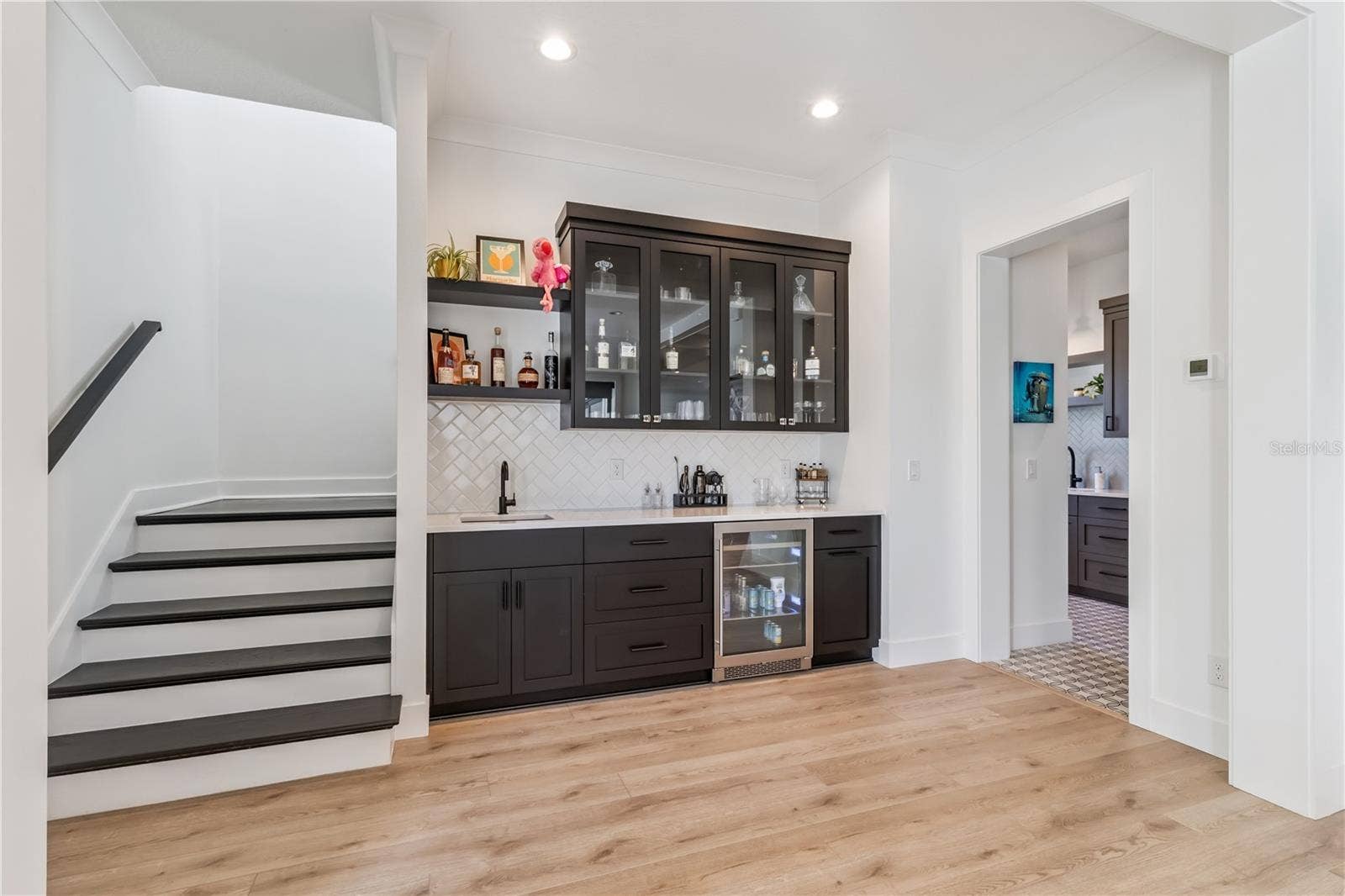 900 ALLENDALE LANE, Oakland, FL 34787 Built-in wet bar