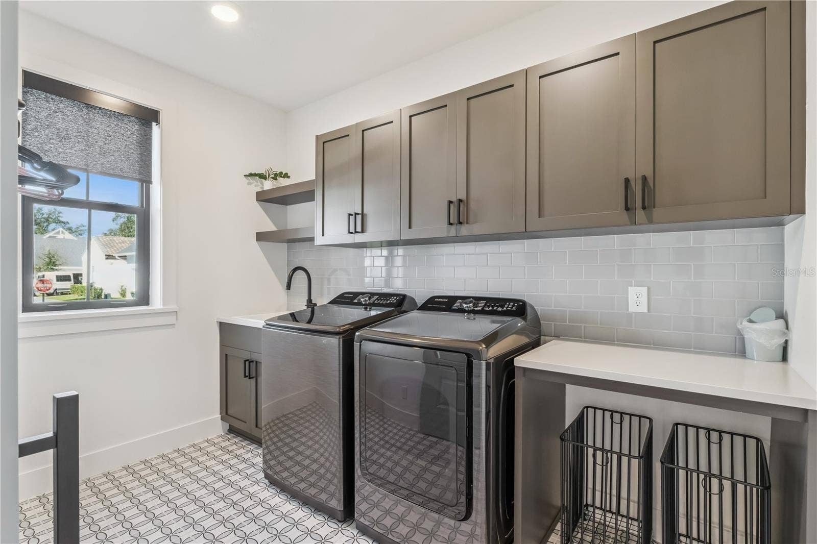900 ALLENDALE LANE, Oakland, FL 34787 Gorgeous laundry room