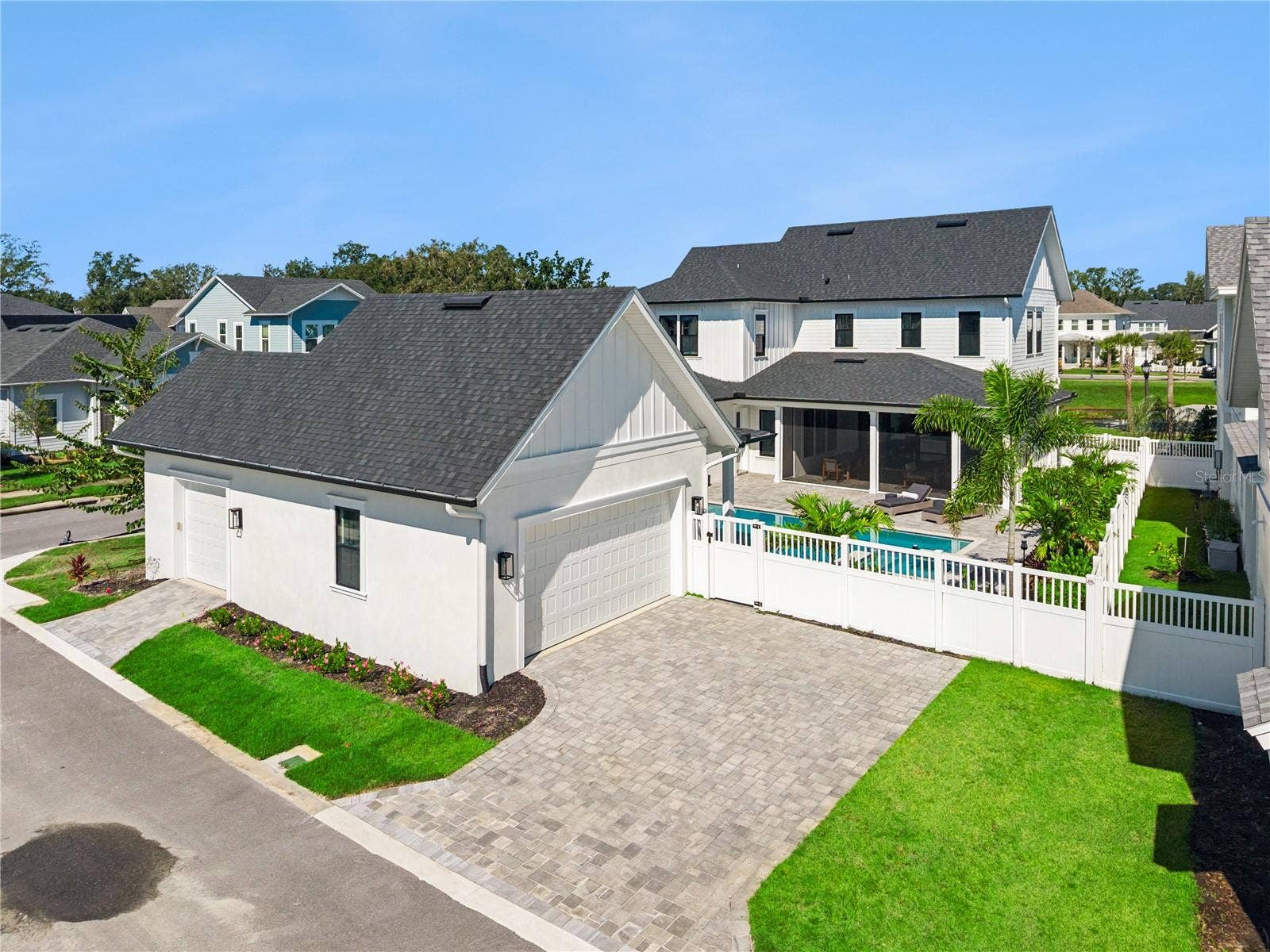 900 ALLENDALE LANE, Oakland, FL 34787 2.5 car garage with additional space for golf cart!