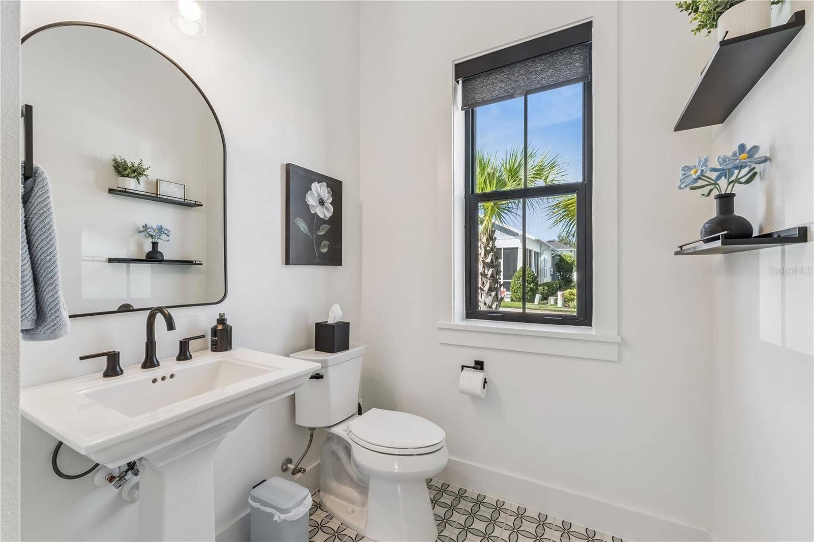900 ALLENDALE LANE, Oakland, FL 34787 Powder bathroom