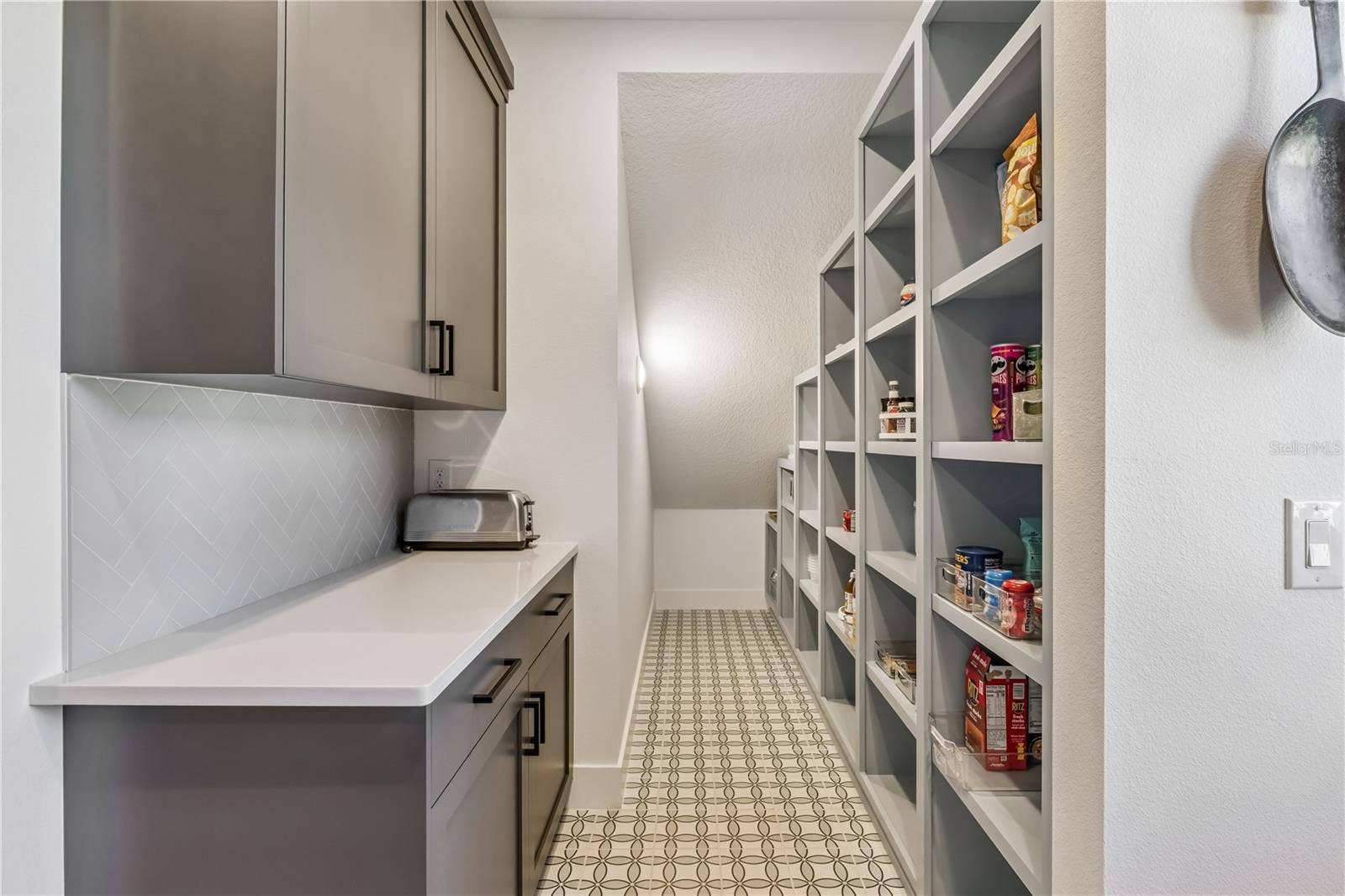 900 ALLENDALE LANE, Oakland, FL 34787 Built in pantry in the scullery