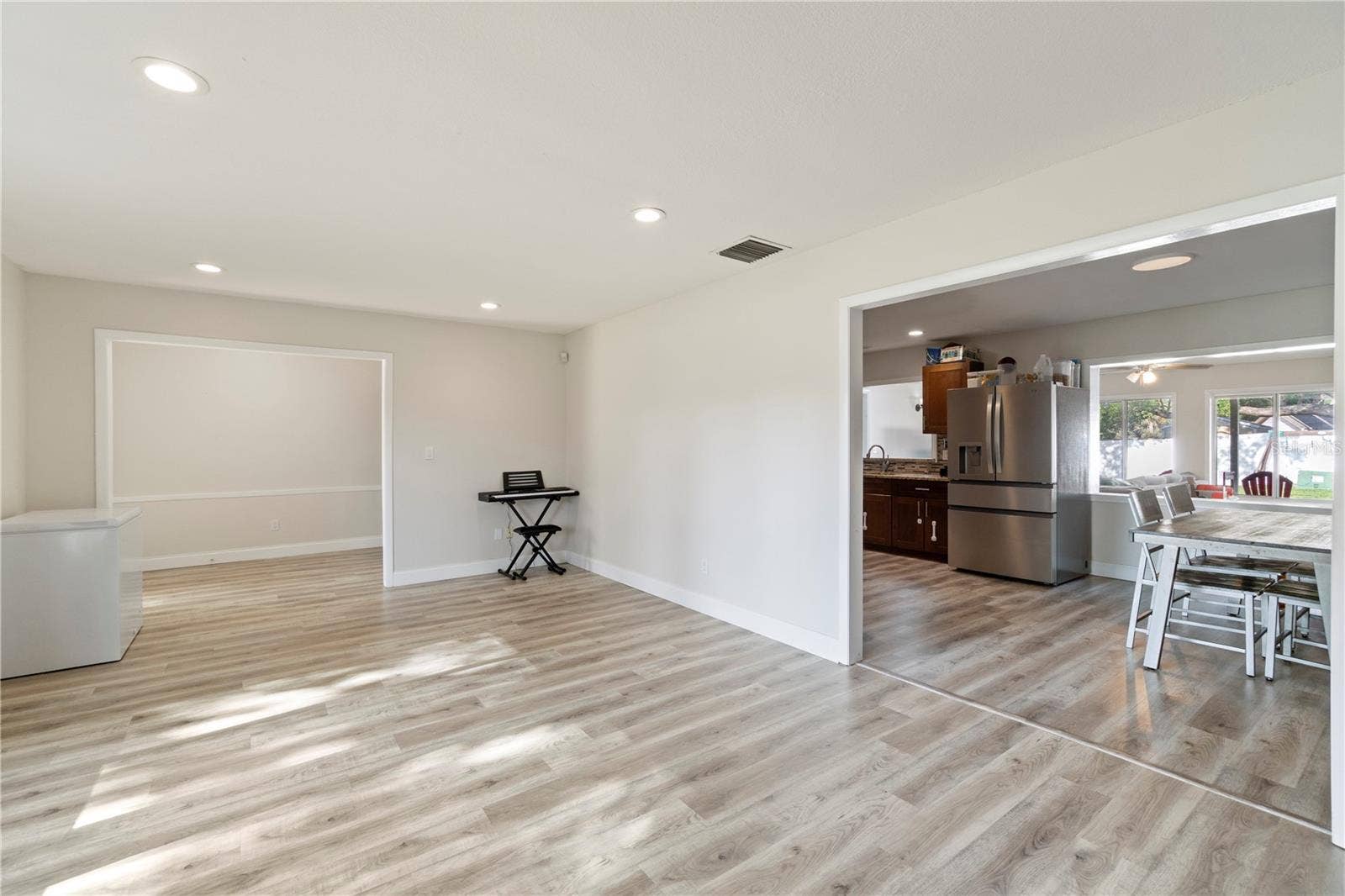 Front Room/ into the Kitchen