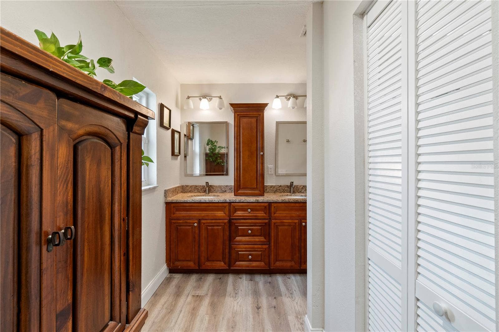 Master Bath/ Walk-in Closet