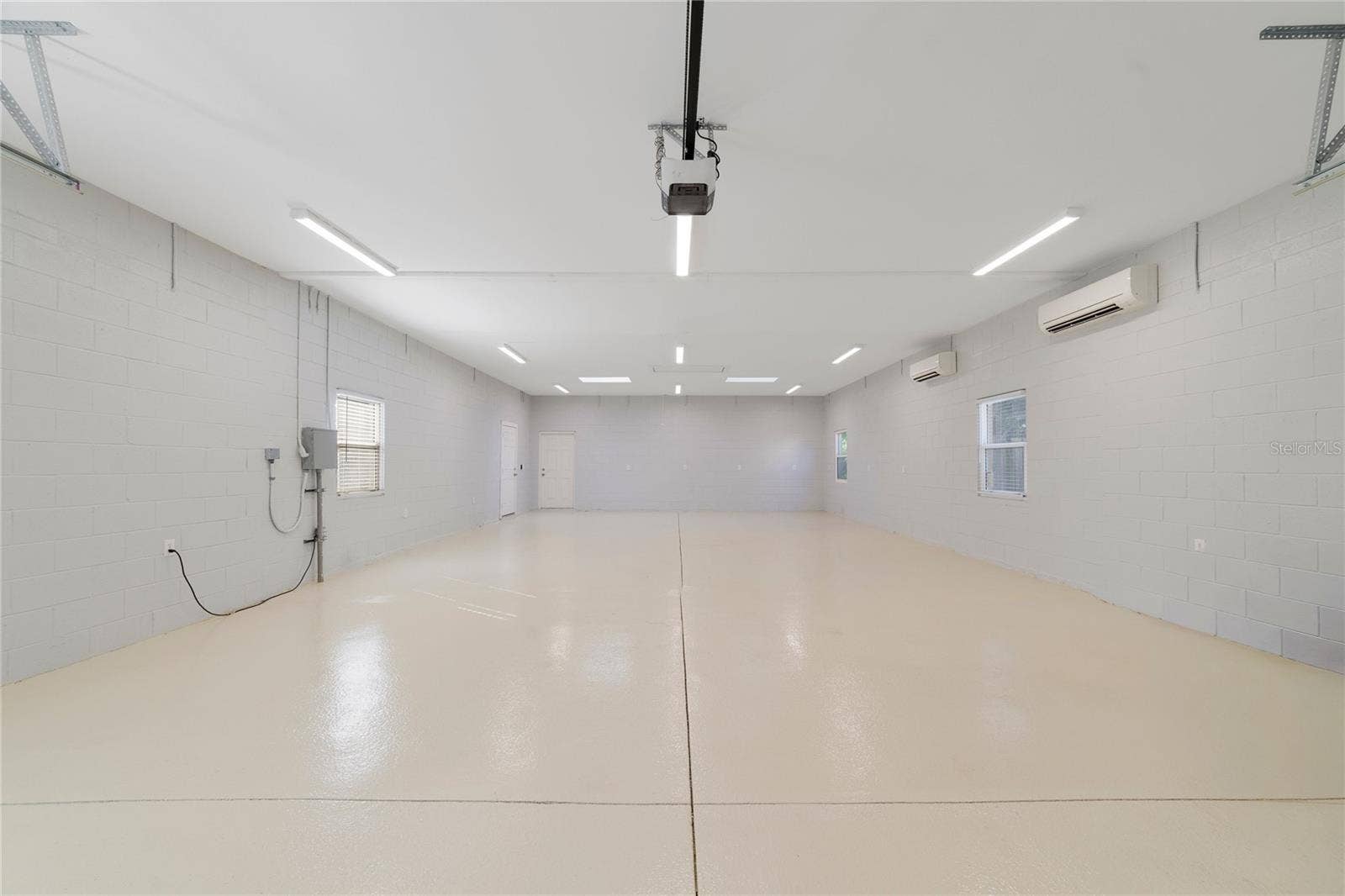 6 car garage/workshop/living space