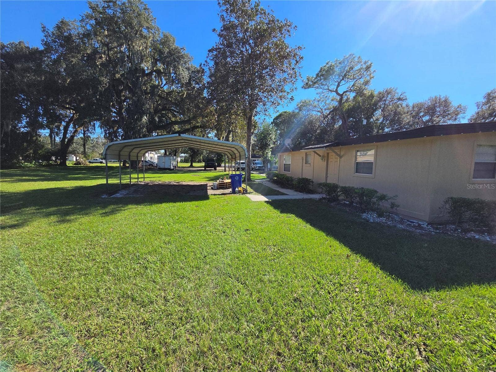 285 SEMINOLE AVENUE, Lake Mary, FL 32746 Side yard