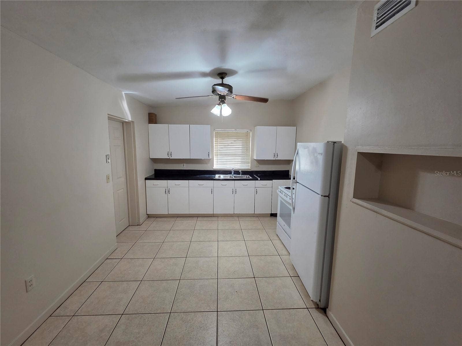 285 SEMINOLE AVENUE, Lake Mary, FL 32746 Kitchen