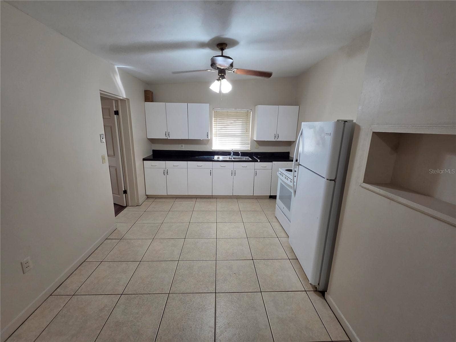 285 SEMINOLE AVENUE, Lake Mary, FL 32746 Kitchen
